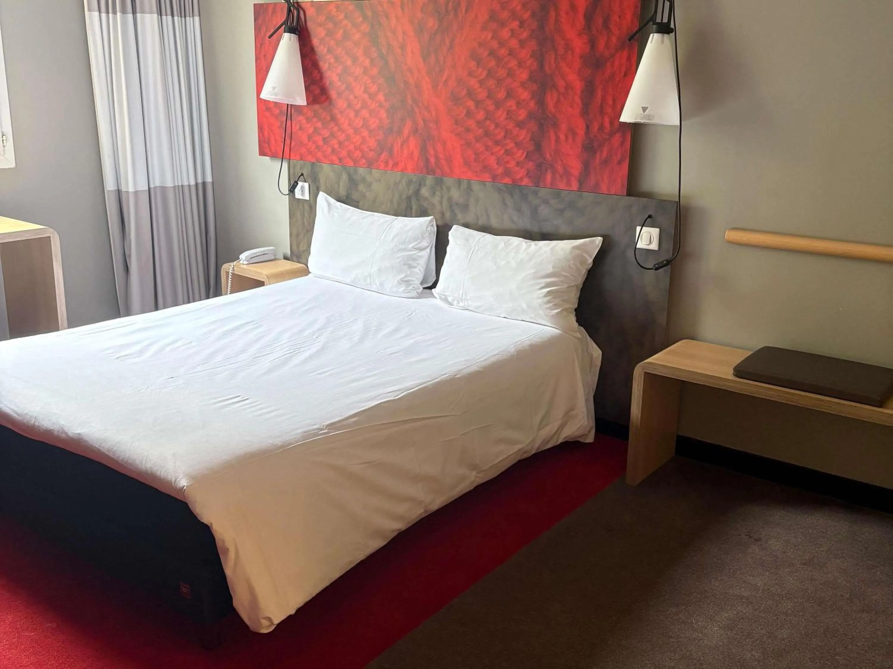 Standard Double Room - Disability Access in ibis Paris La Defense Courbevoie