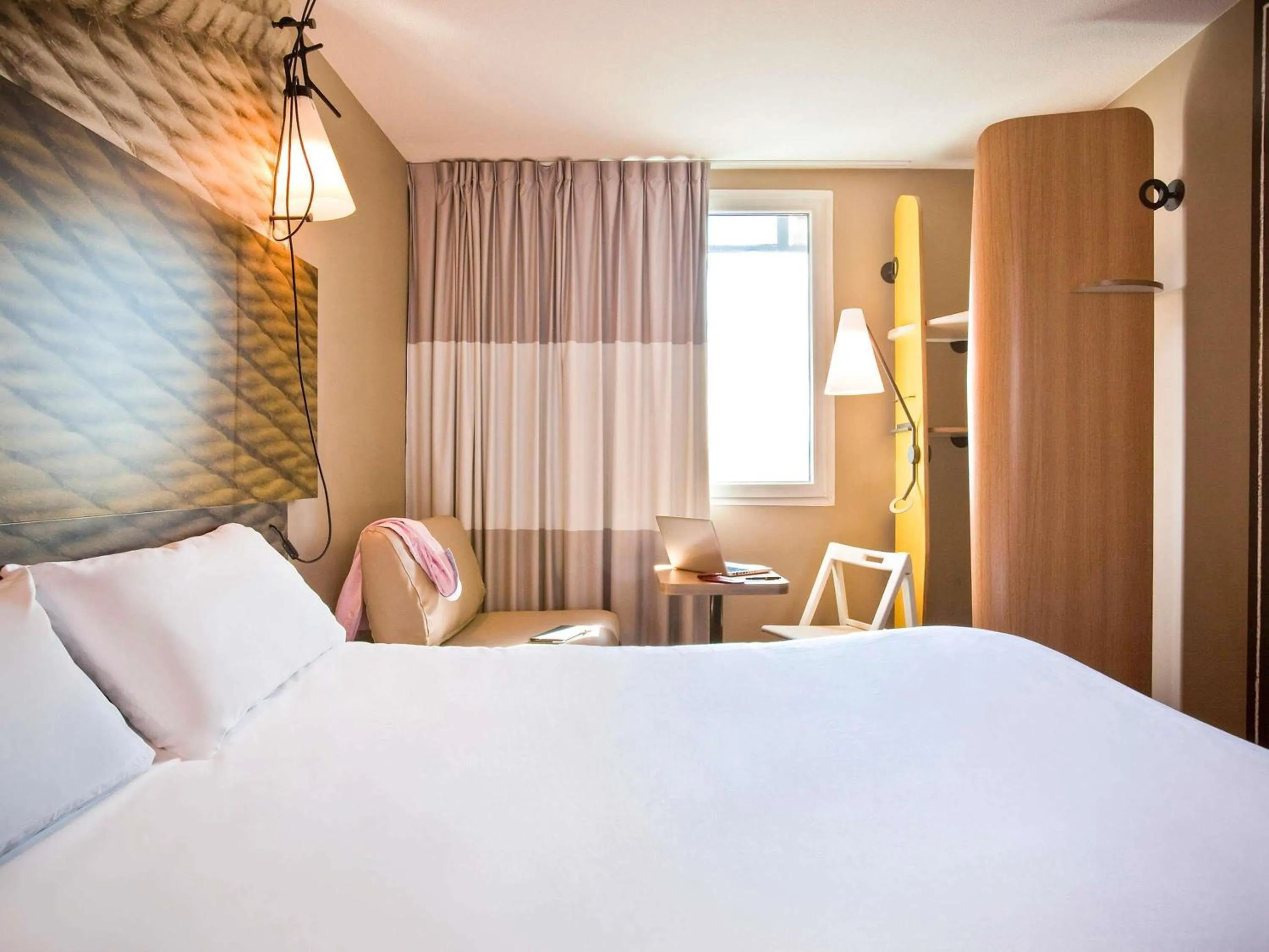 Standard Room with 1 Double and 1 Single Bed in ibis Paris Porte de Clichy Centre