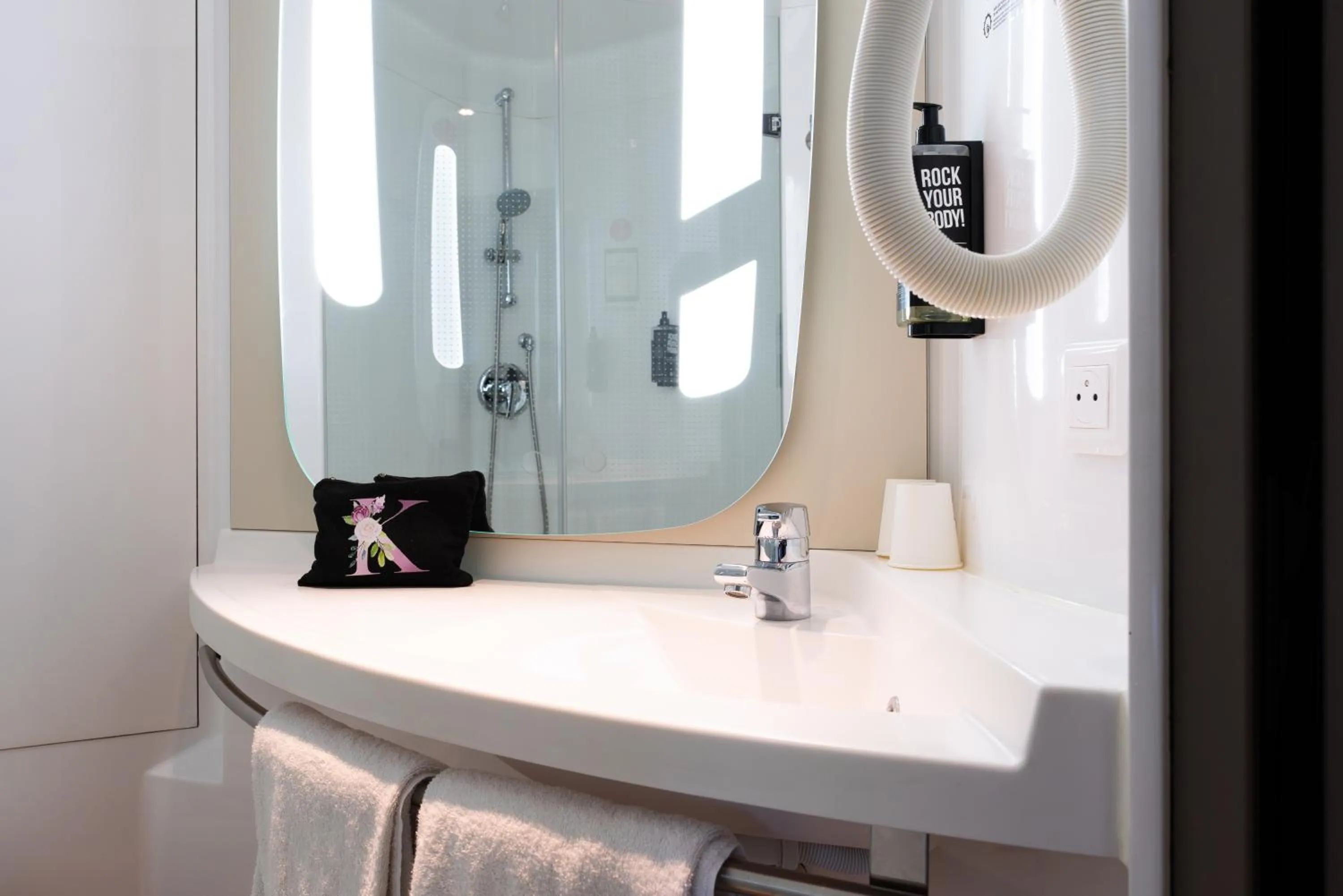 Standard Twin Room in ibis Arcachon la Teste de Buch