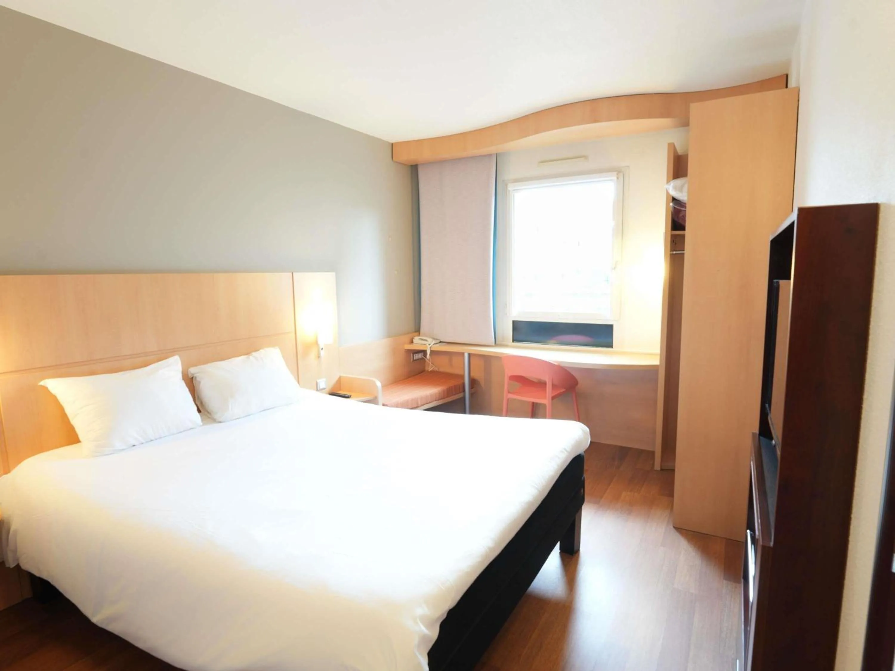 Standard Double Room in Ibis Vitré Centre