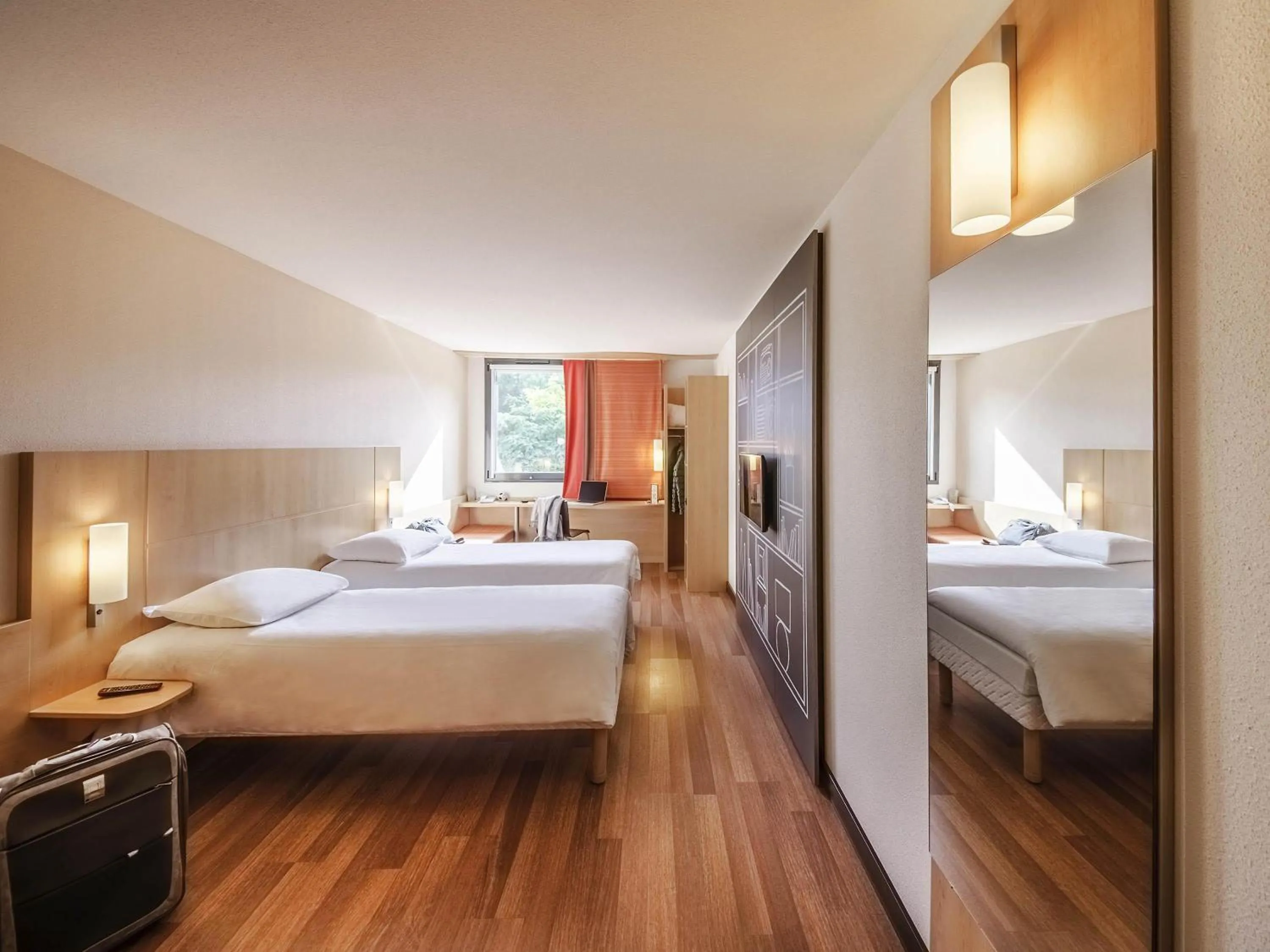 Twin Room in Ibis Sarlat Centre