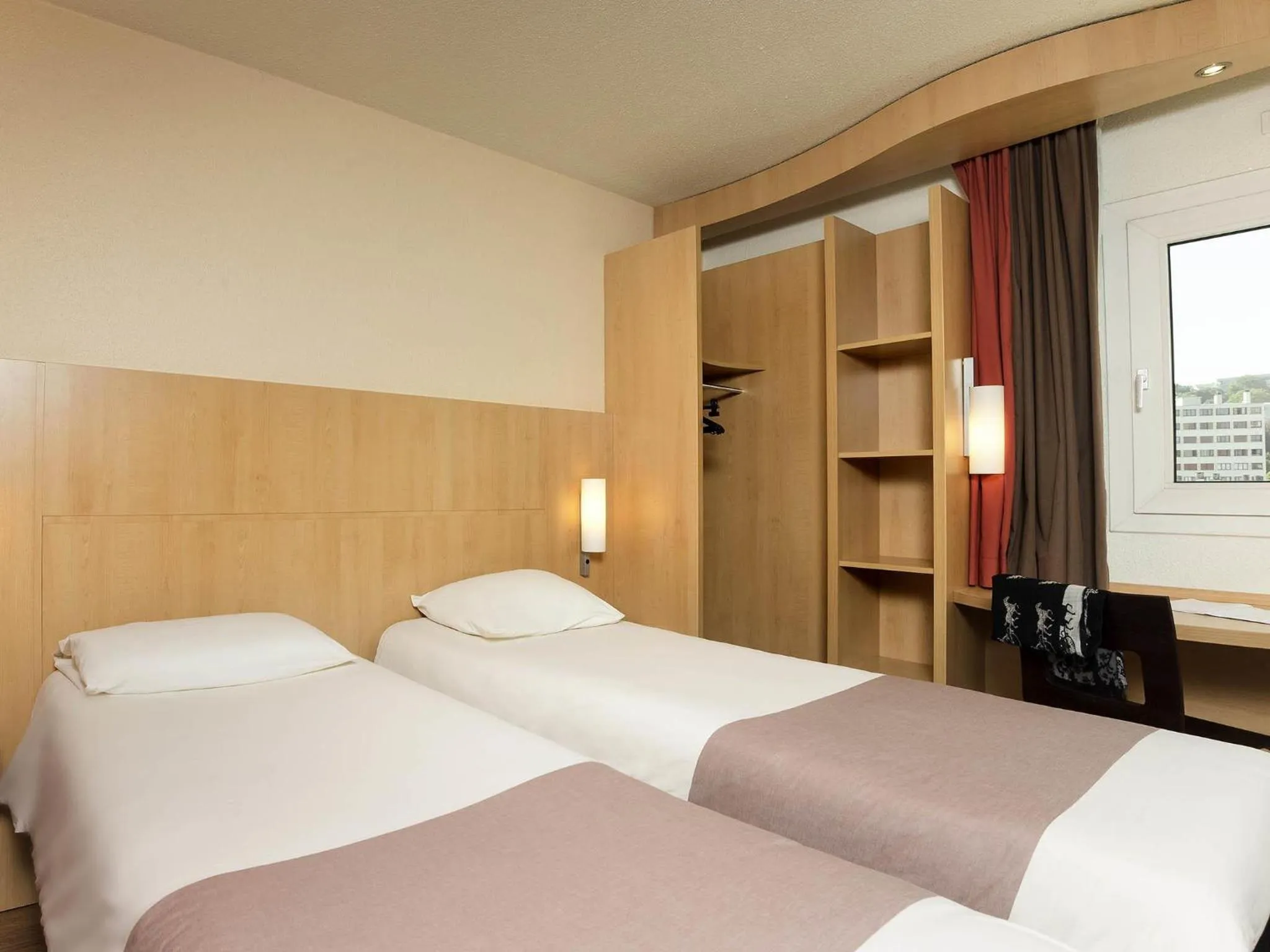 Standard Room with 2 Single Beds in ibis Issy les Moulineaux "Val de Seine"