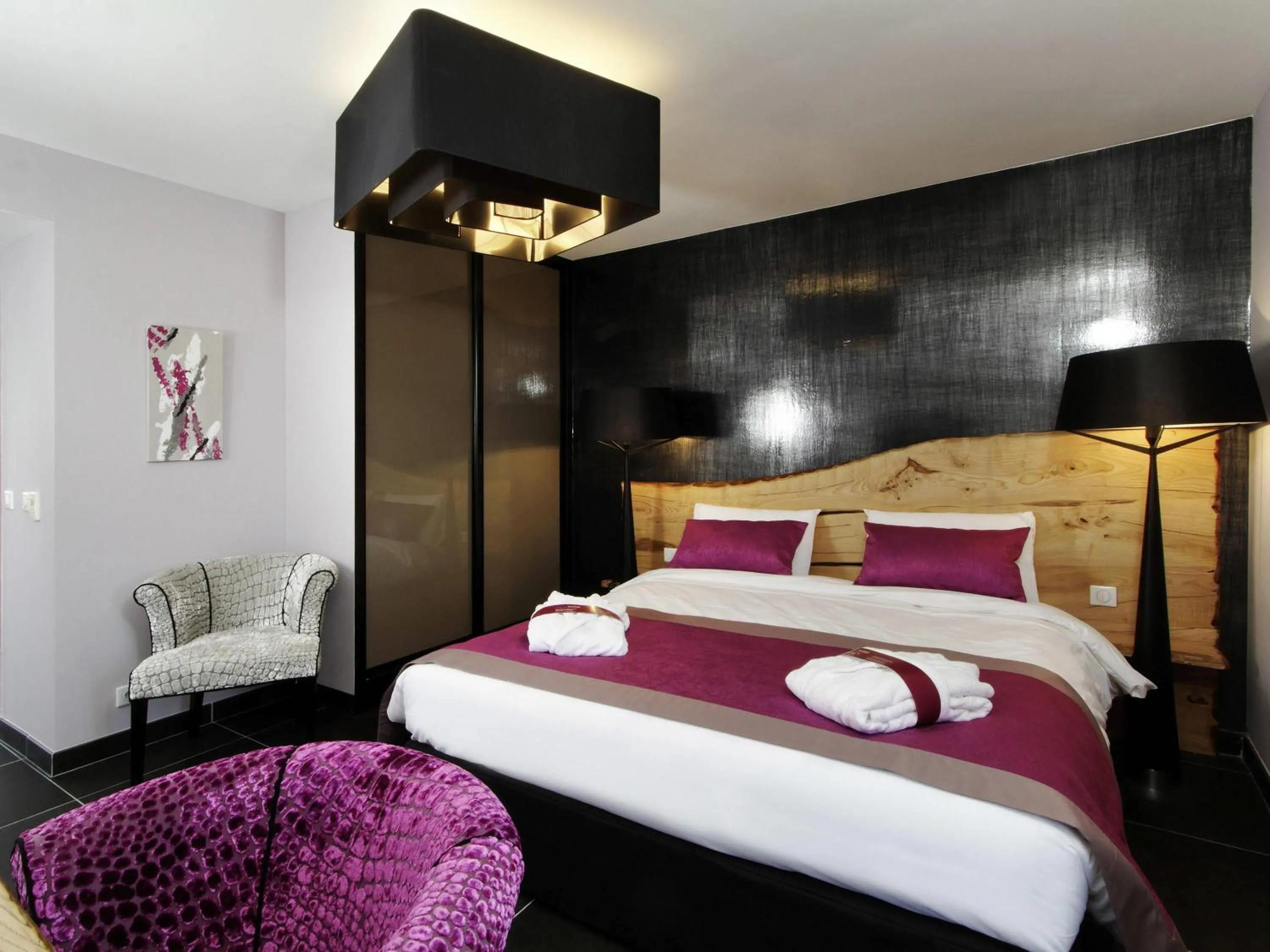Privilege Room with Double Bed and Pool View in Mercure Brignoles Golf de Barbaroux & Spa