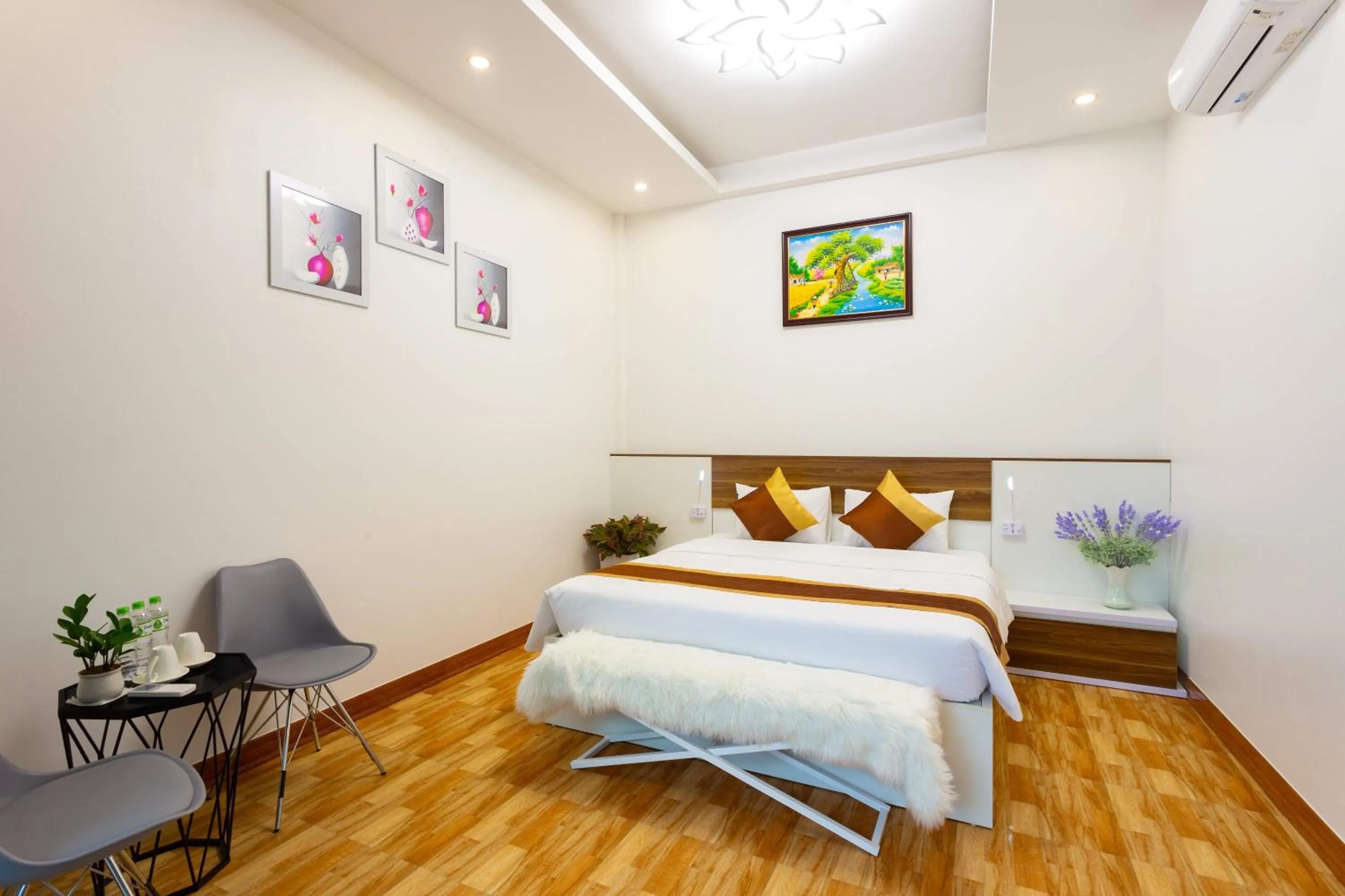 Deluxe Queen Room in TAM COC SUNSHINE HOTEL