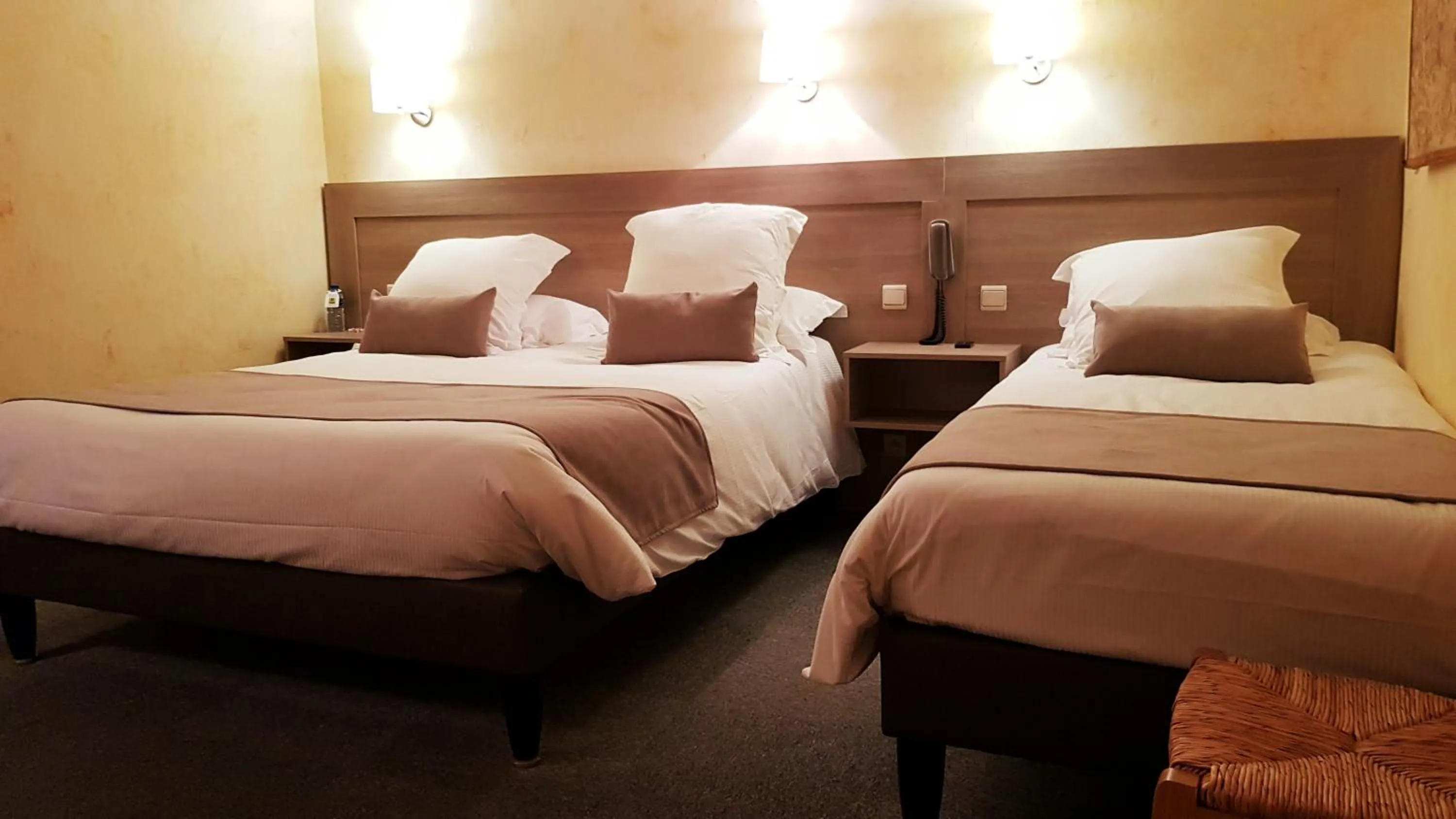 Triple Room in Hostellerie d'Héloïse Logis