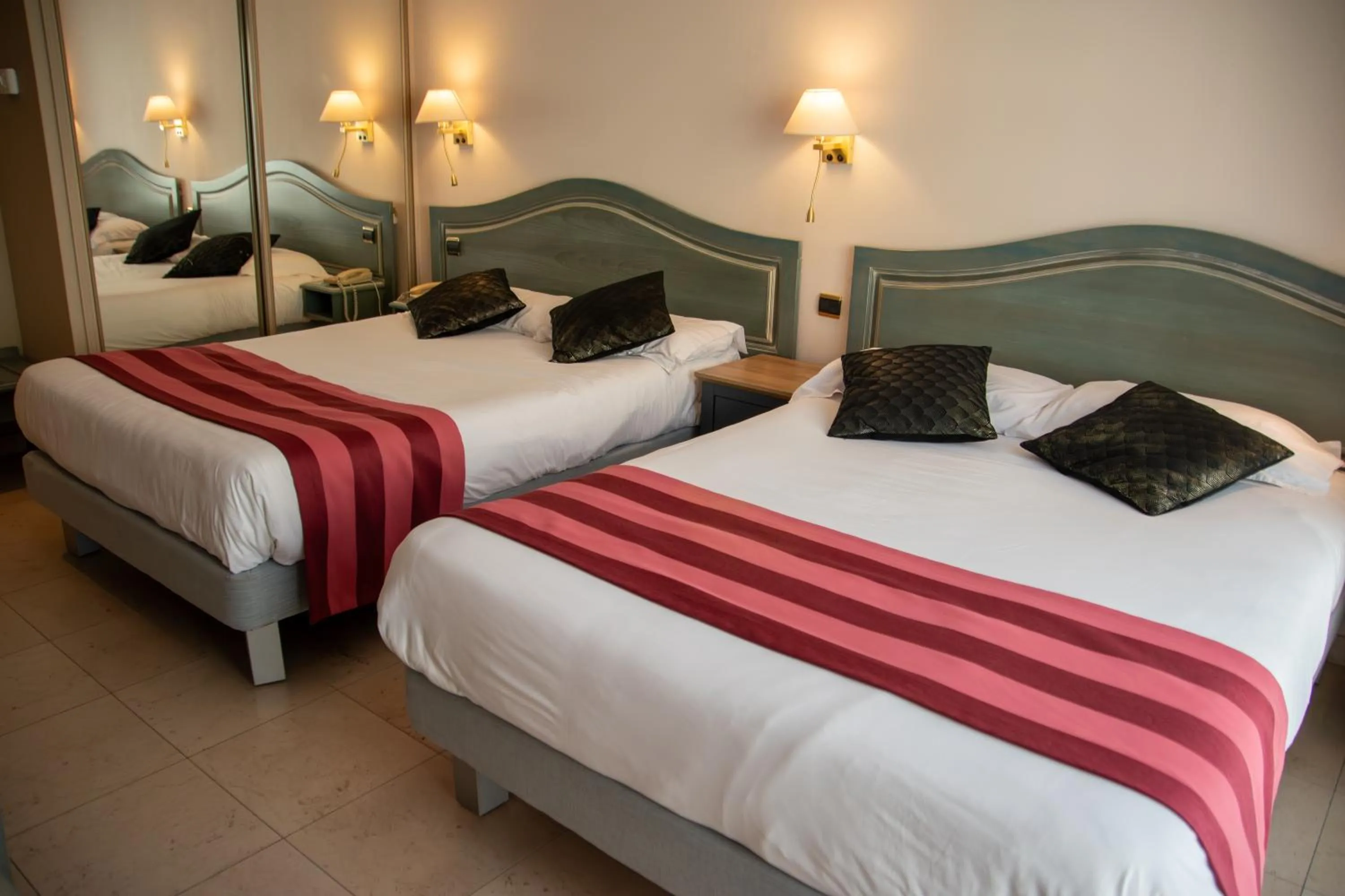 Quadruple Room in Logis Le Saint Nicolas