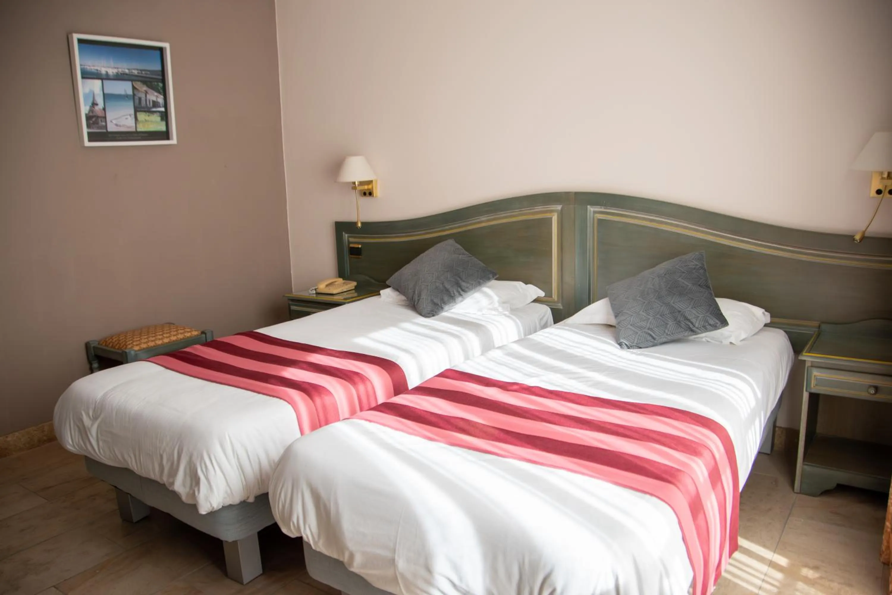 Twin Room in Logis Le Saint Nicolas