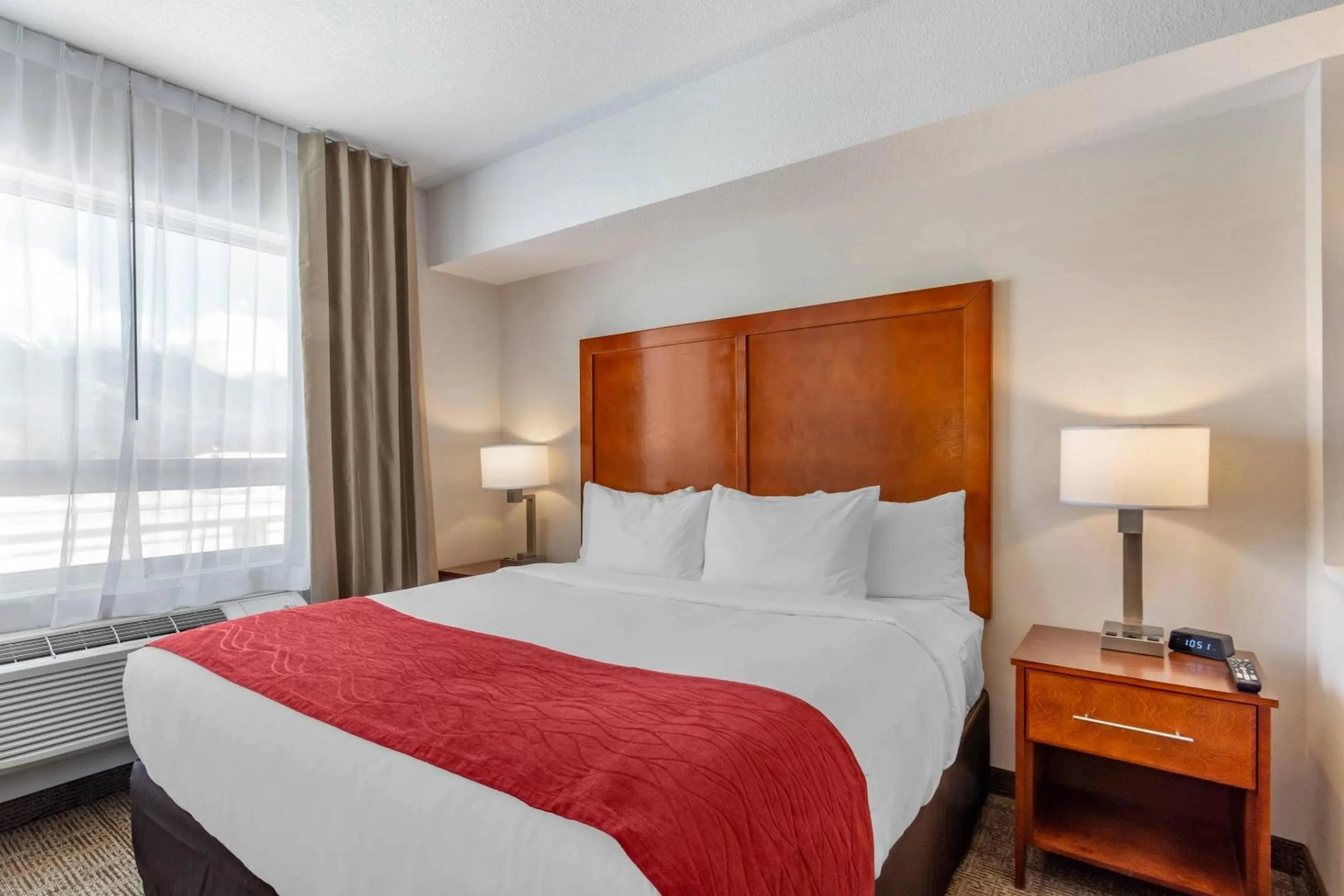 Standard Triple Suite - Non-Smoking in Comfort Inn & Suites