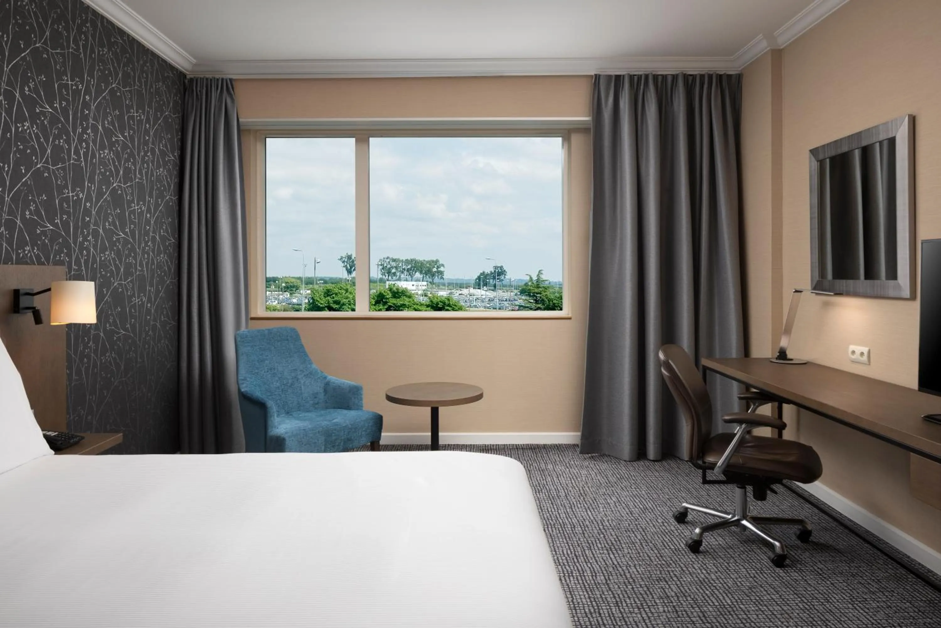 Deluxe King Room in Hilton Paris Charles De Gaulle Airport