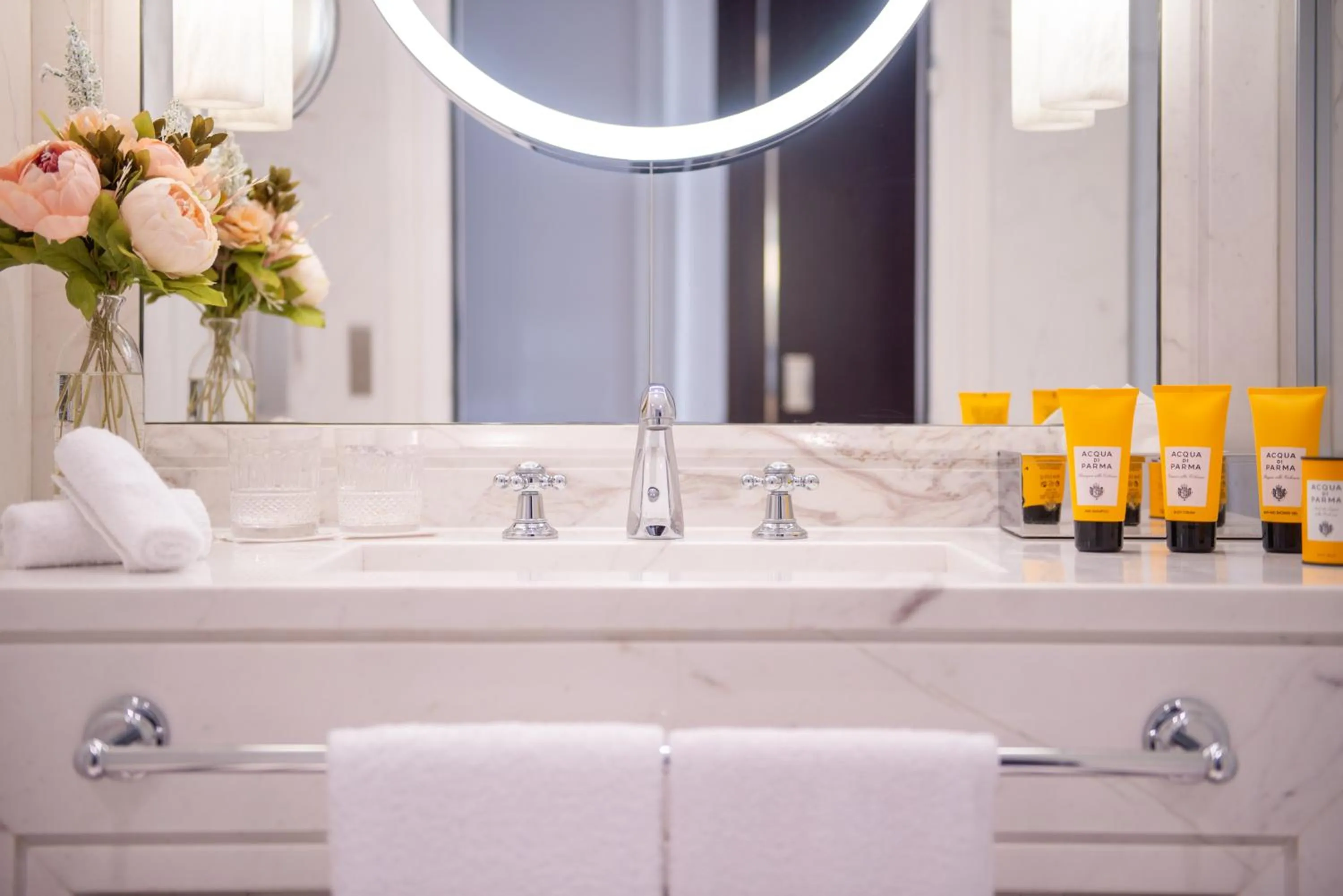 Prestige Room with balcony in L'Hôtel du Collectionneur Paris