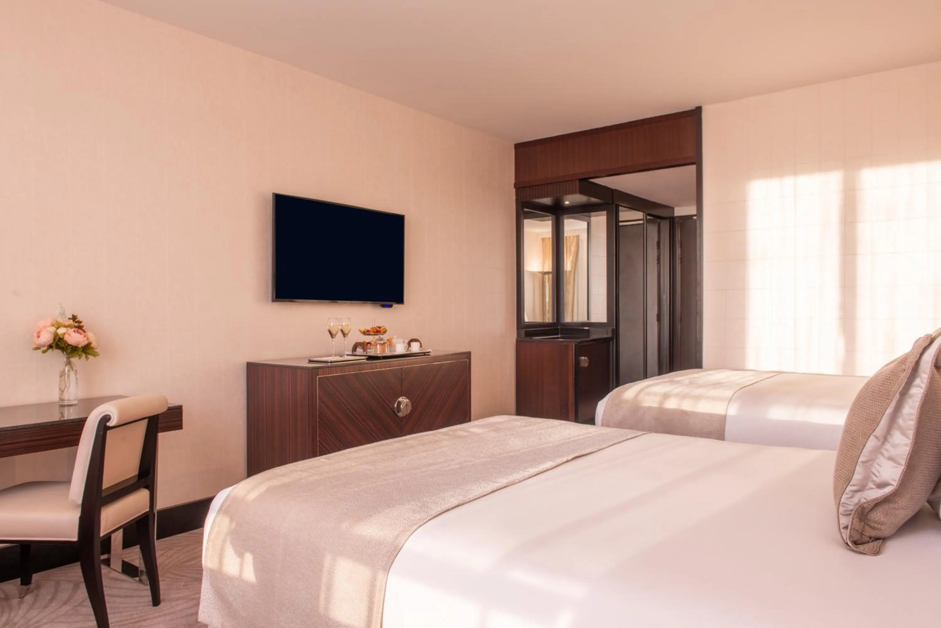 Deluxe Room with 2 Double Beds in L'Hôtel du Collectionneur Paris