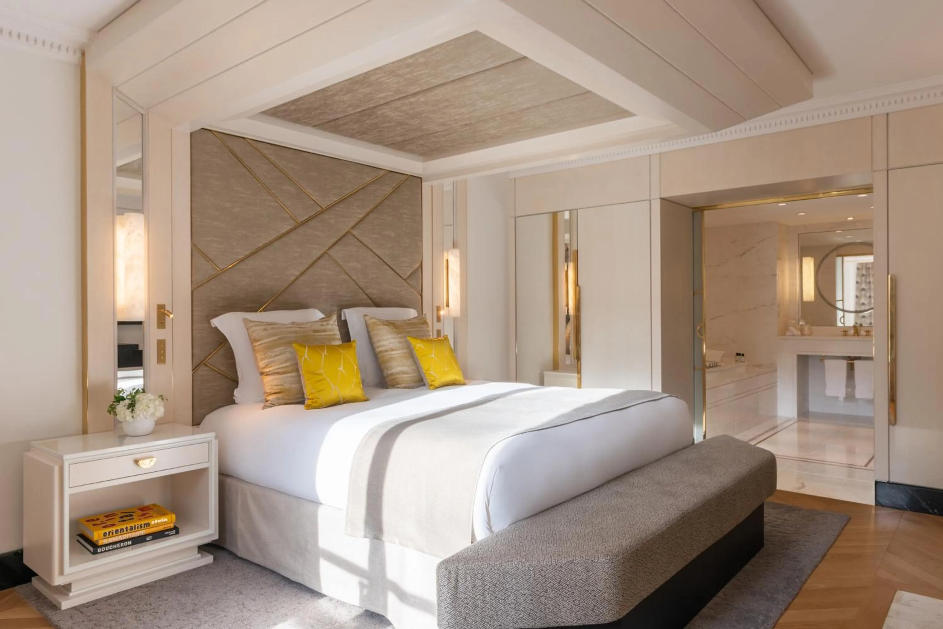 Signature Suite in L'Hôtel du Collectionneur Paris