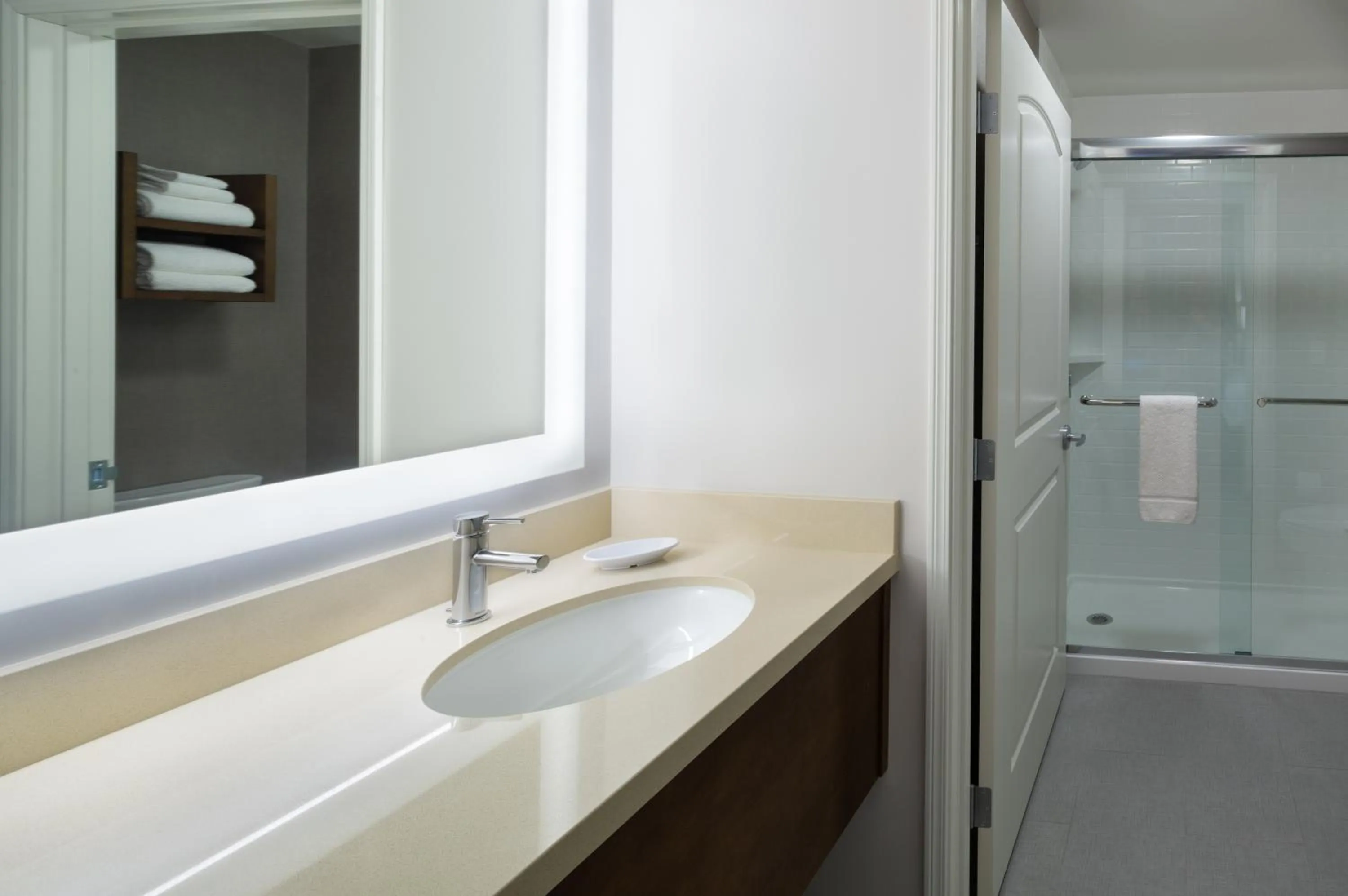 One-Bedroom Queen Suite - Hearing Accessible - Non-Smoking in Staybridge Suites - Phoenix – Biltmore Area by IHG