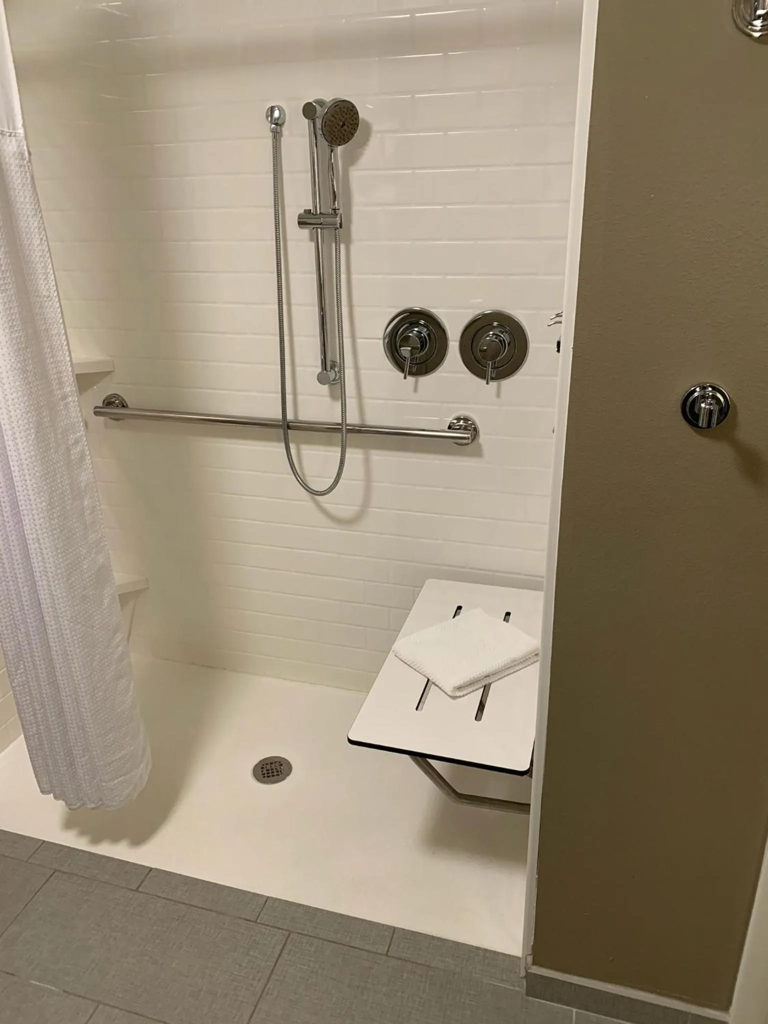 King Room - Accessible Roll Shower - Non-Smoking in Staybridge Suites - Vero Beach by IHG