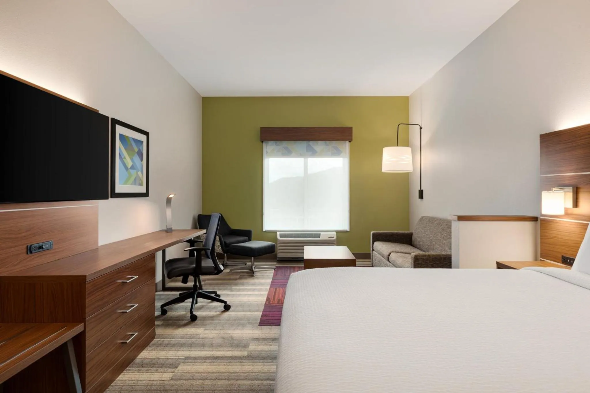 King Suite in Holiday Inn Express & Suites - Dalton - Walnut Ave by IHG