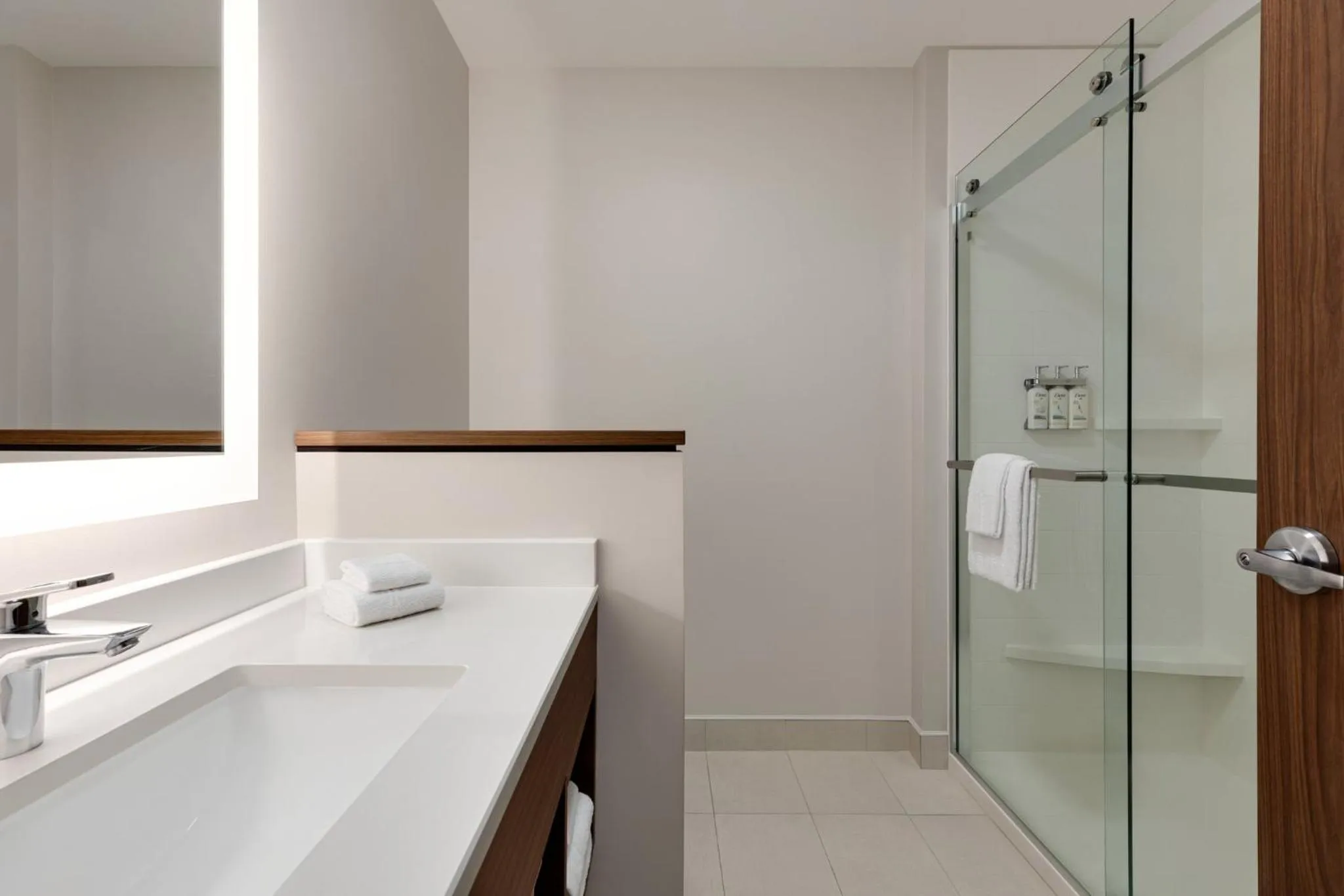 Queen Suite with Two Queen Beds in Holiday Inn Express & Suites - Dalton - Walnut Ave by IHG