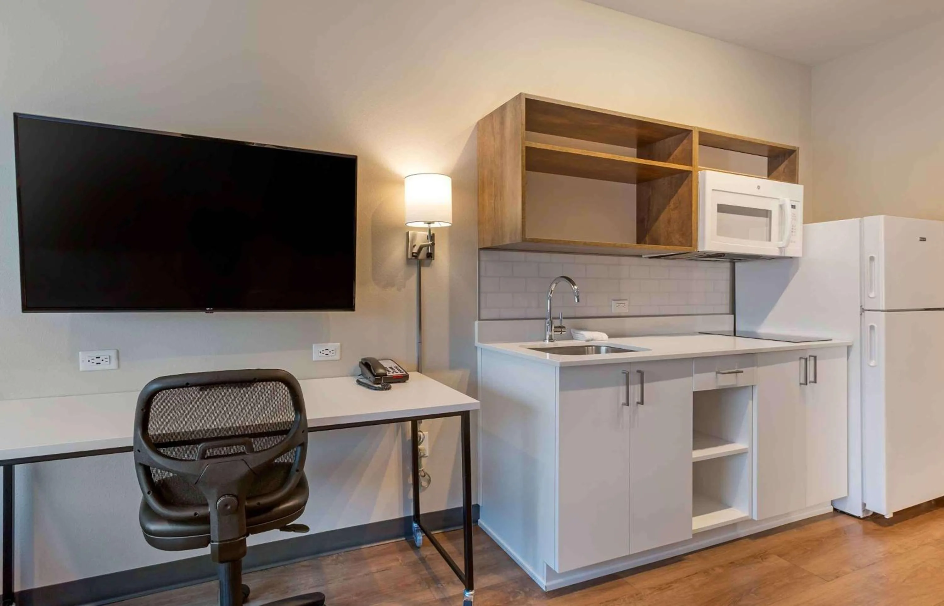 Deluxe Queen Studio with 2 Queen Beds - Hearing Accesible - Non-Smoking in Extended Stay America Premier Suites - Phoenix - Chandler - Downtown