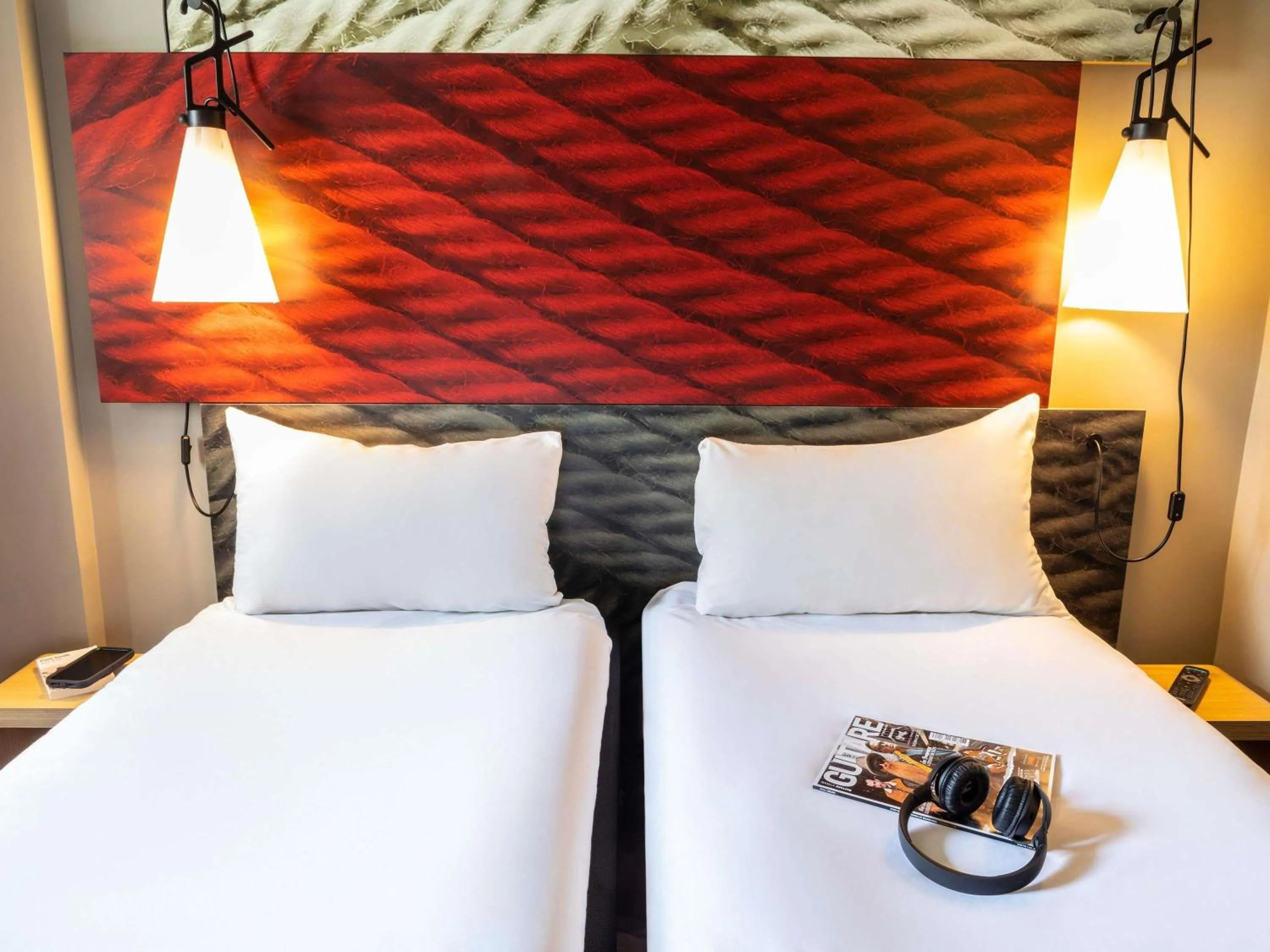 Standard Twin Room in ibis Rueil-Malmaison Centre