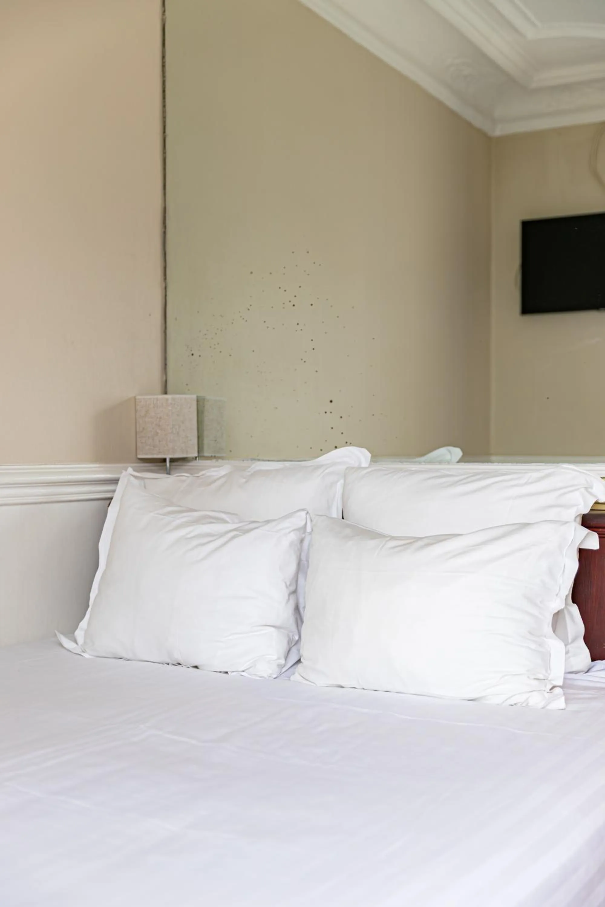 Small Double Room in Hotel Claude Bernard Saint-Germain