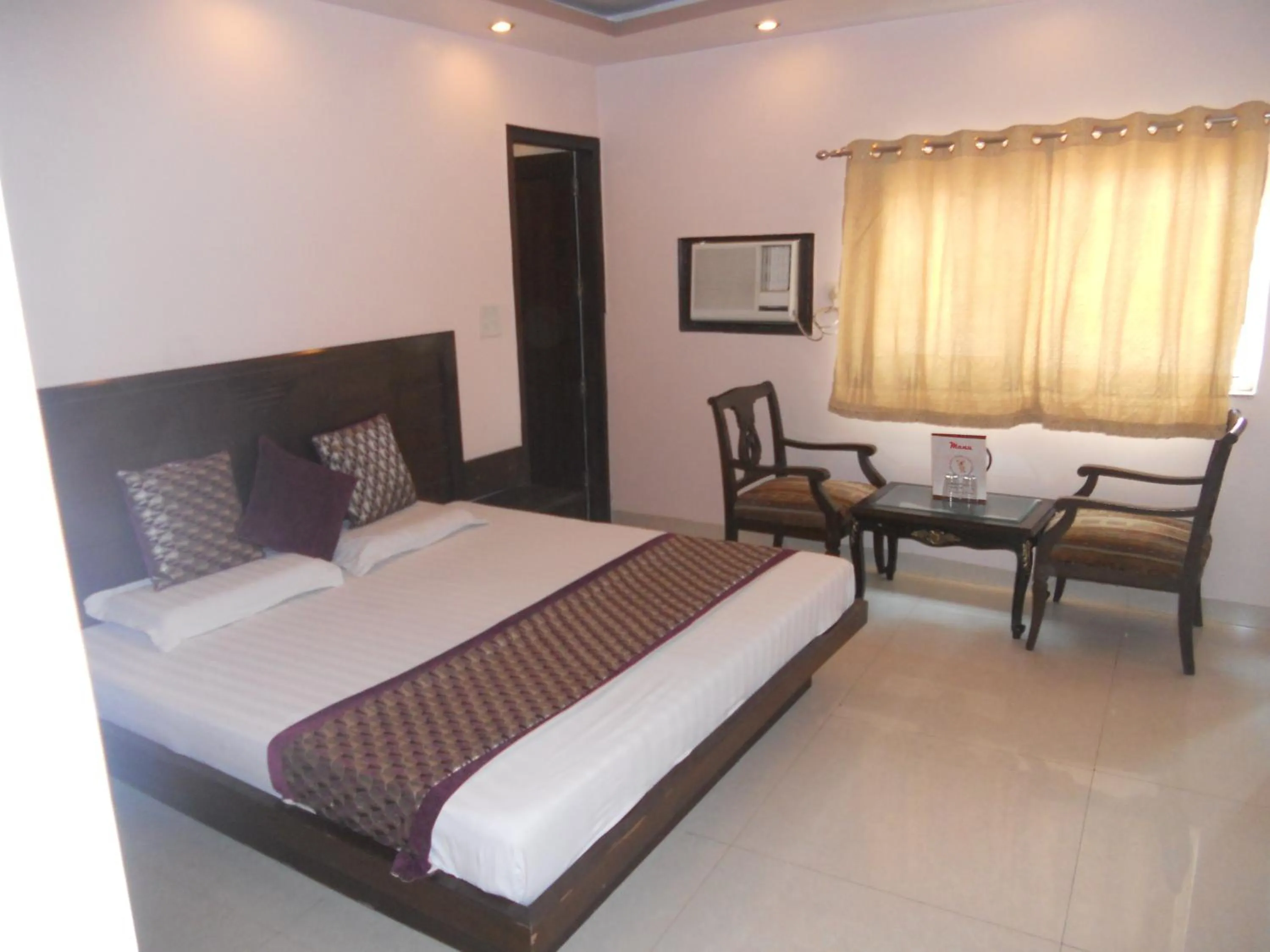 Luxury Double Room in Amax Inn