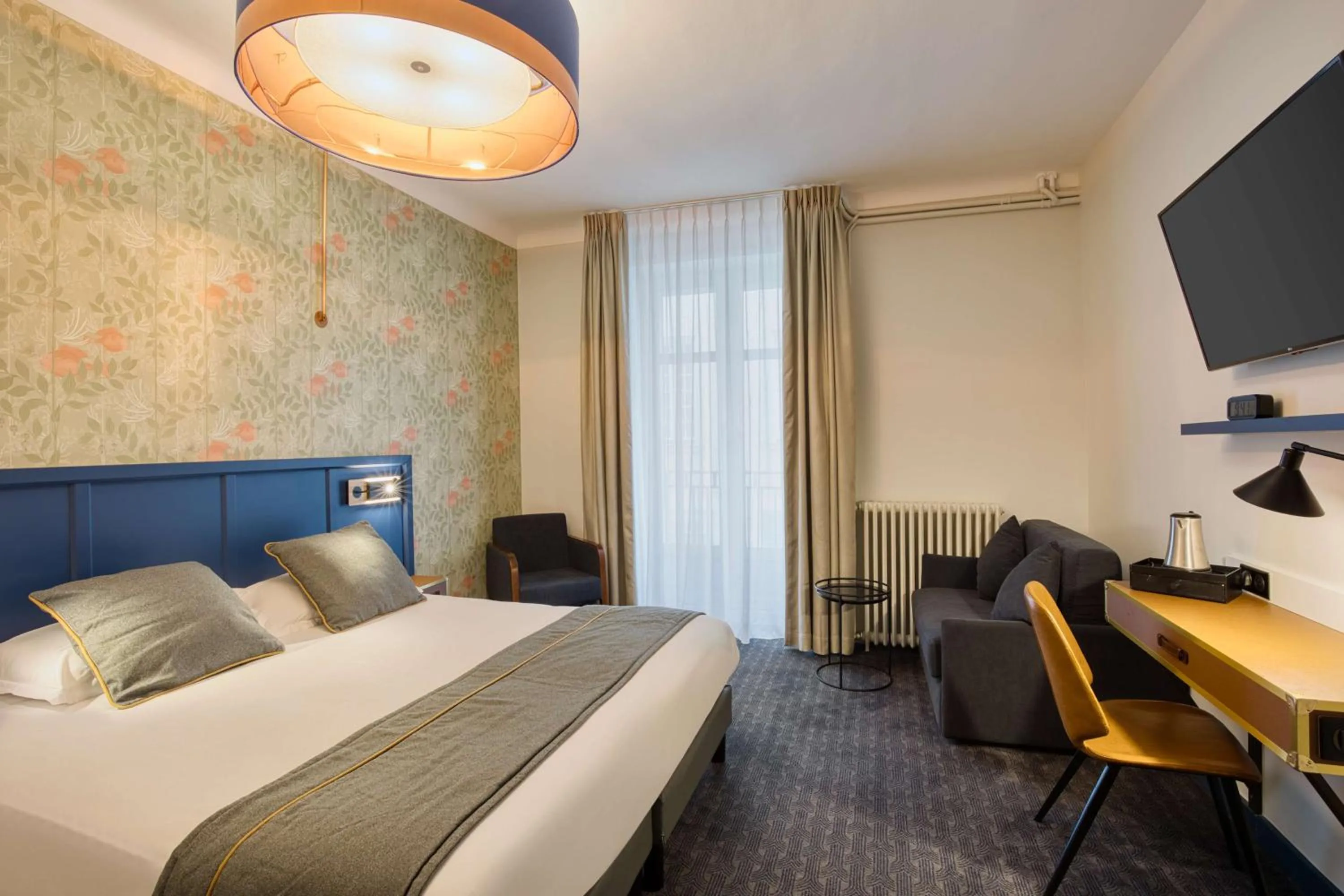 Superior King Room with Sofa Bed & without Air Condition in Best Western Hotel Graslin