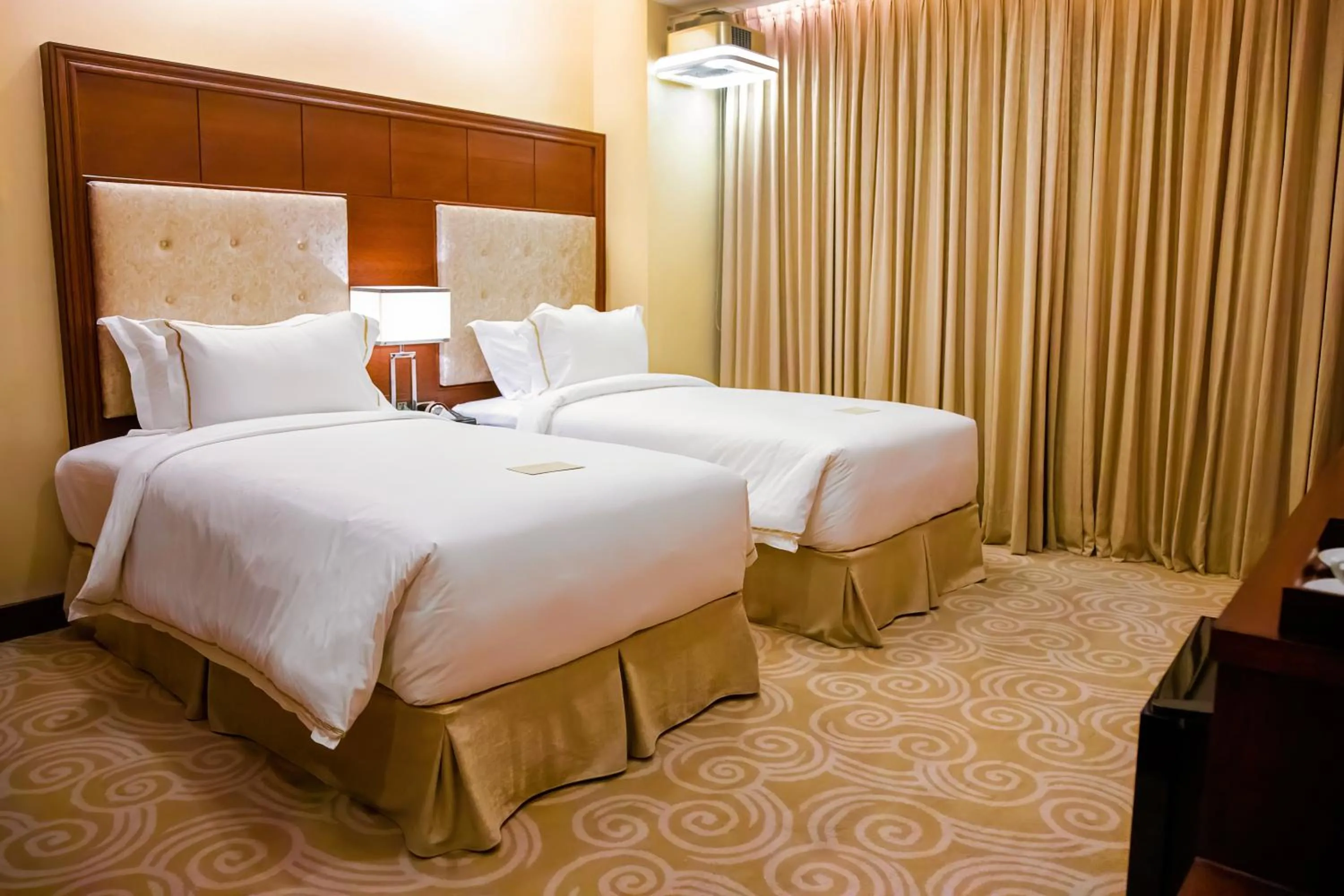 Deluxe Twin Room in Royal Swiss Lahore