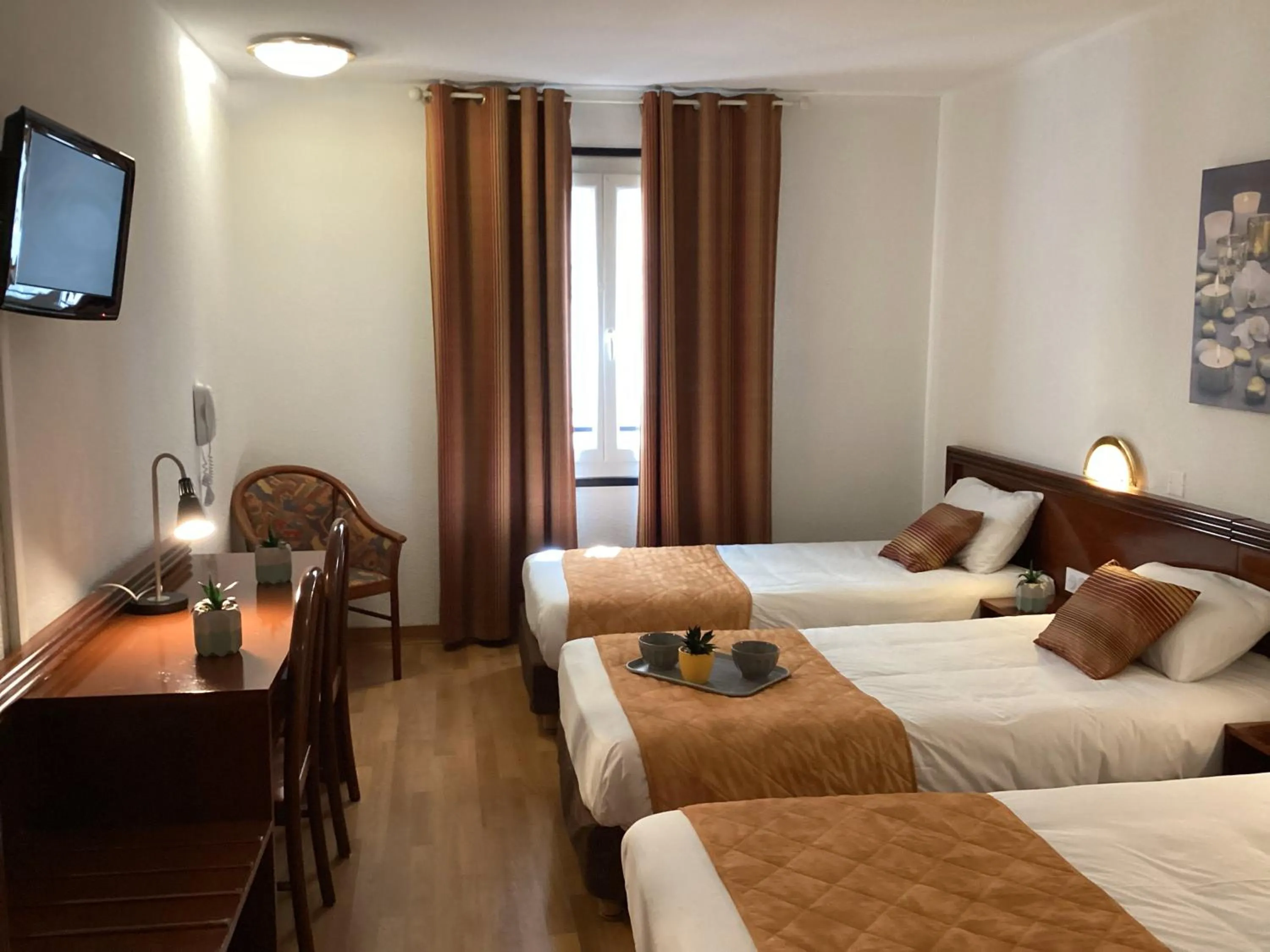 Special Offer - Family Room (3 people) in Hôtel Angelic