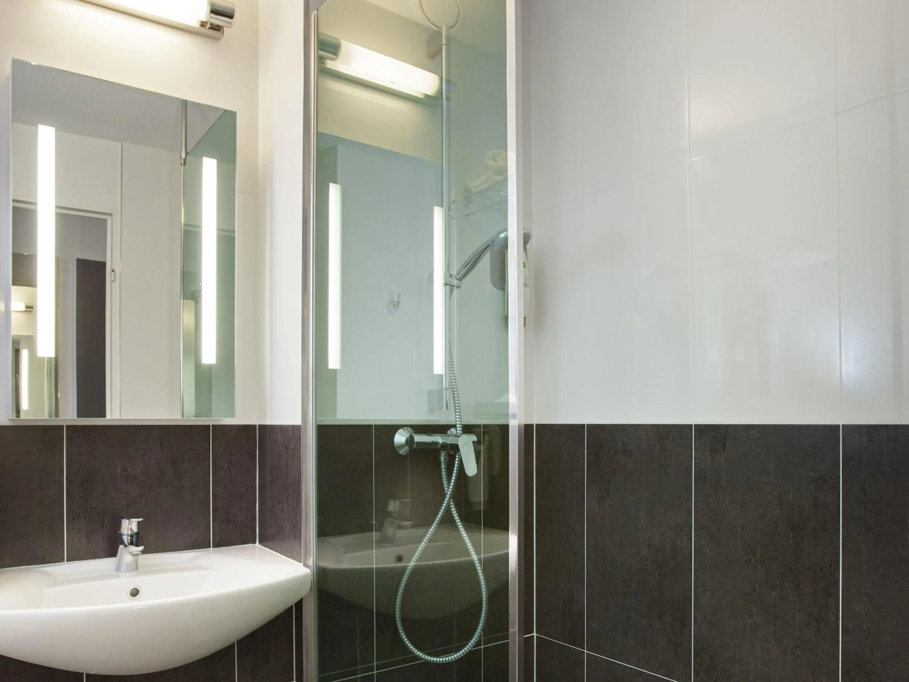 Standard Family Suite with One Double Bed and Sofa - single occupancy in Ibis Styles Reims Centre