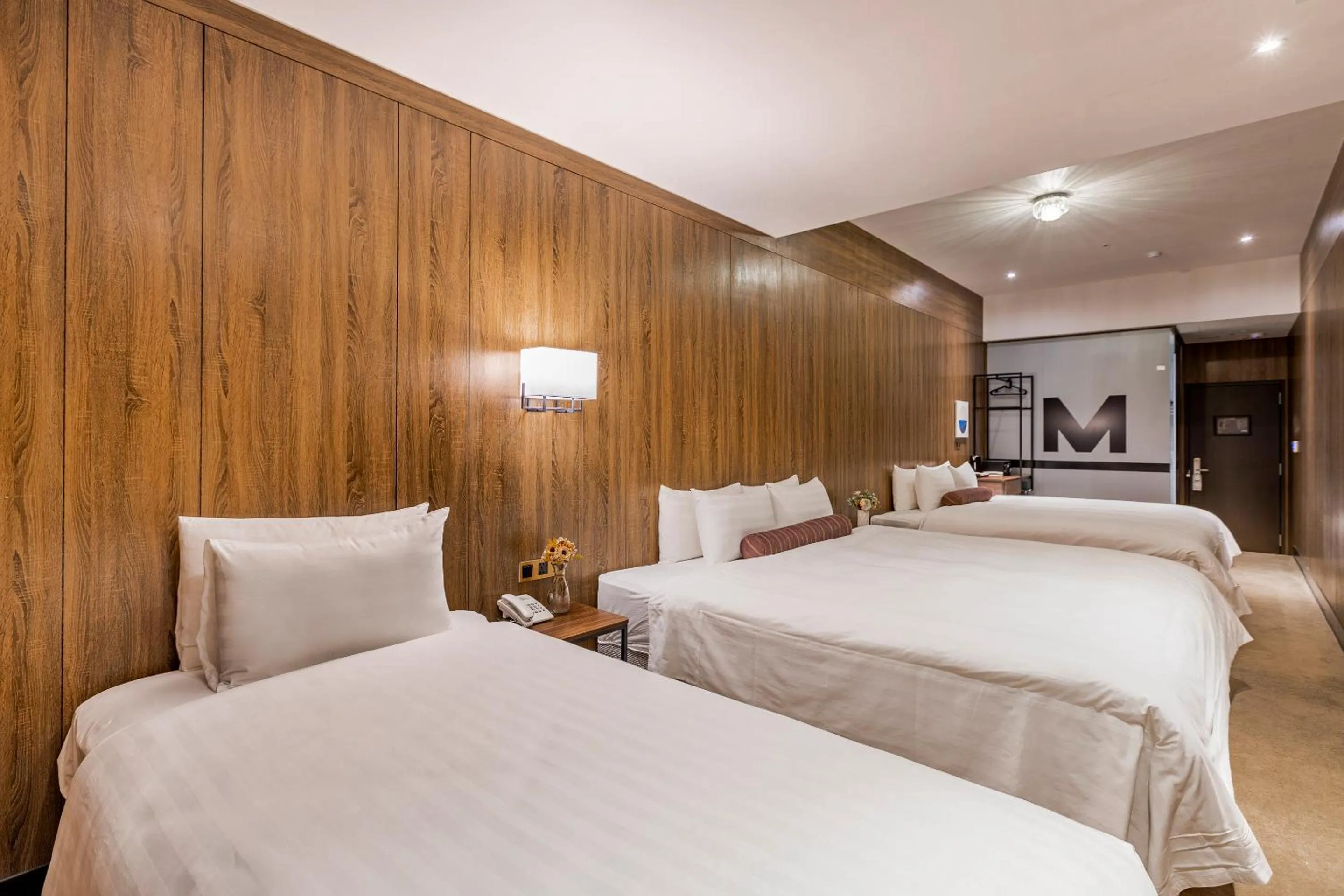 Deluxe Family Room in Mayer Inn