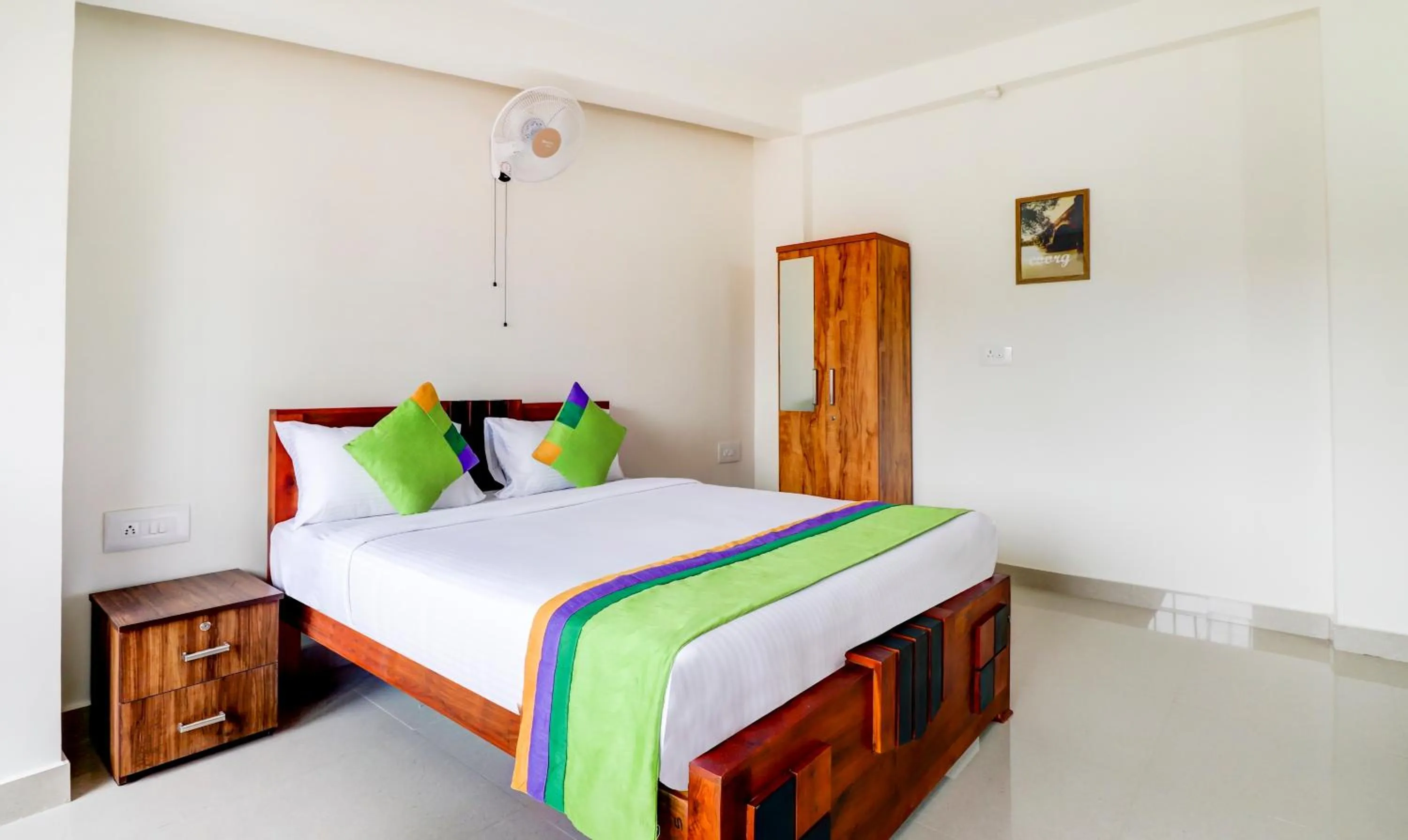 Standard Room With Queen Bed in Treebo New Redfern, Madikeri