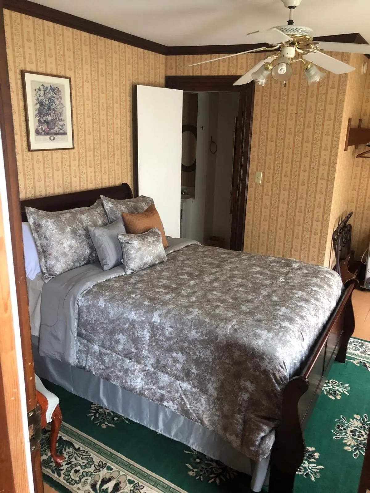 Double Room with Private Bathroom in Reynolds House inn