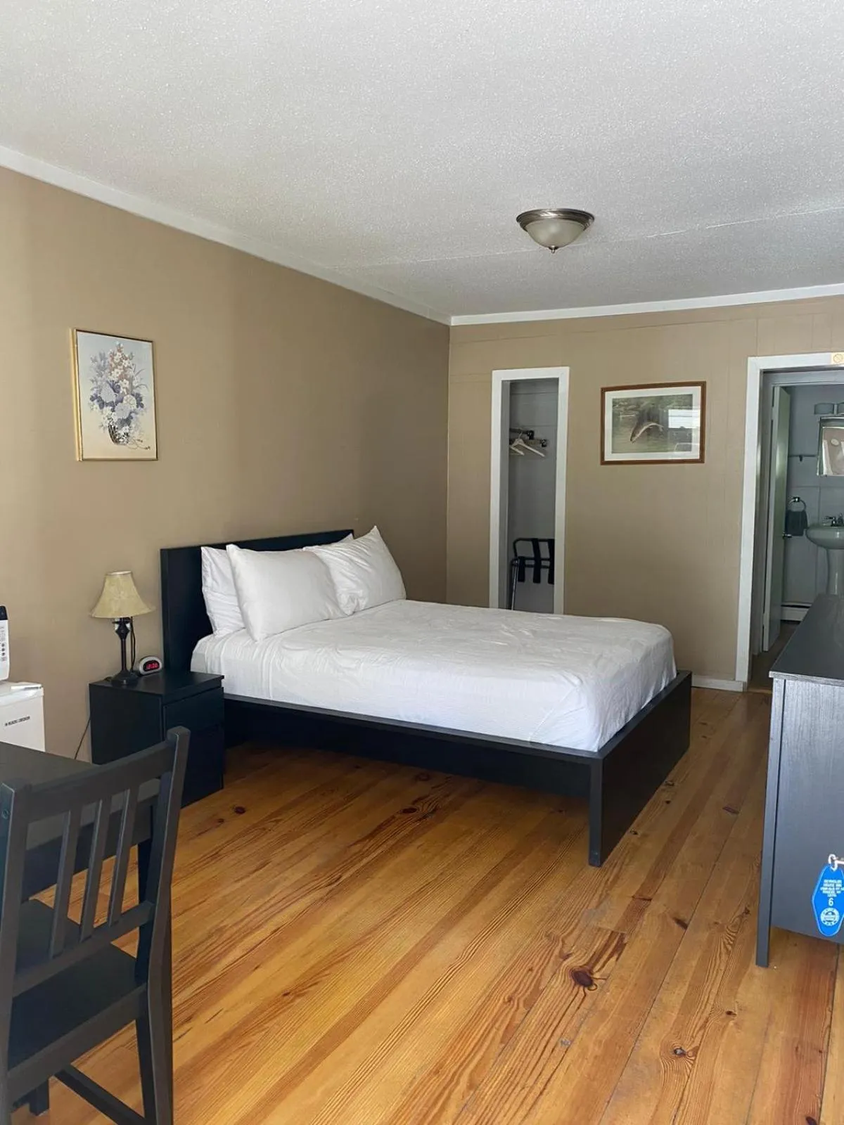 Deluxe Double Room with Bath in Reynolds House inn