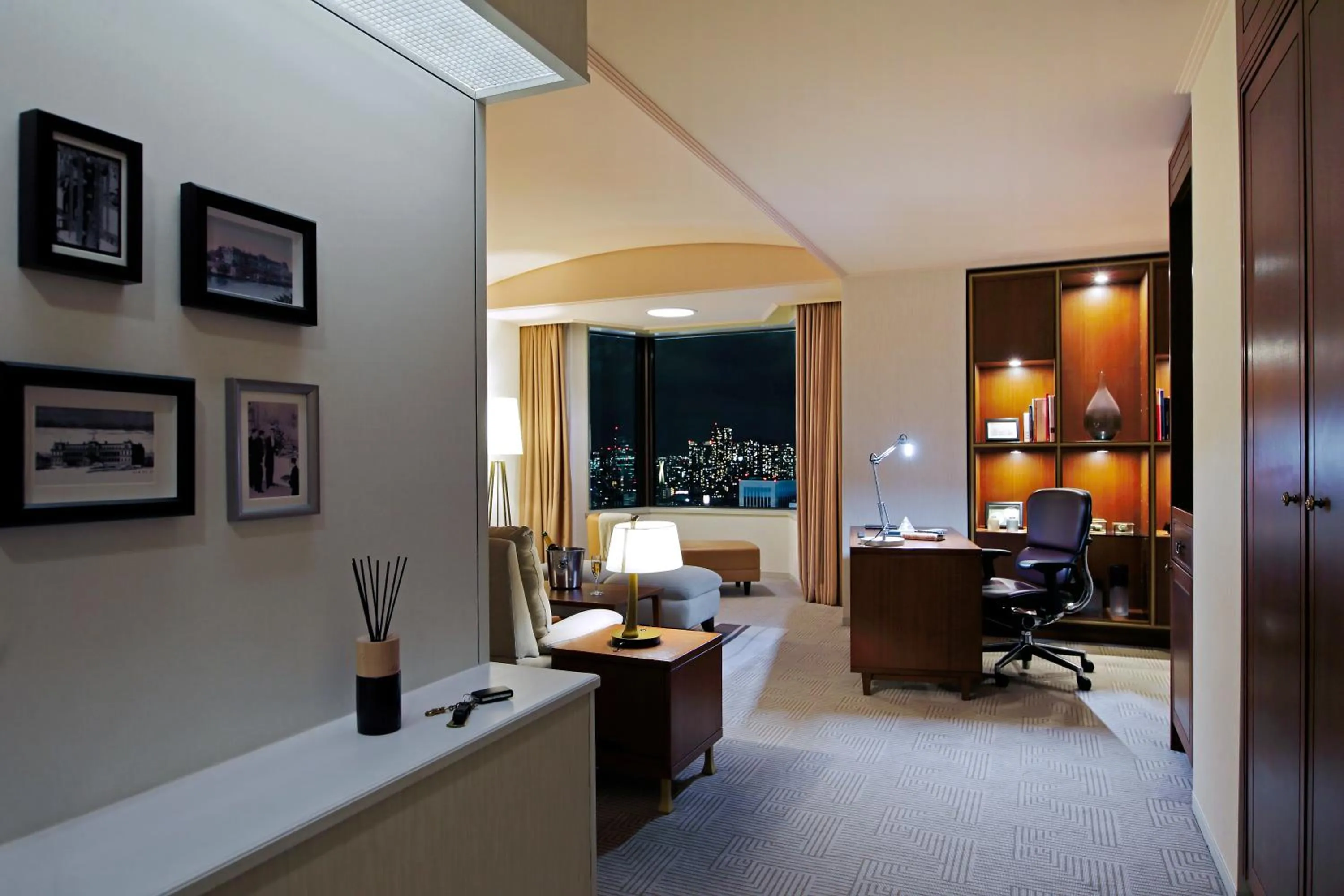 Tower Building - single occupancy - Ginza View - High Floor Corner Suite Twin in Imperial Hotel Tokyo