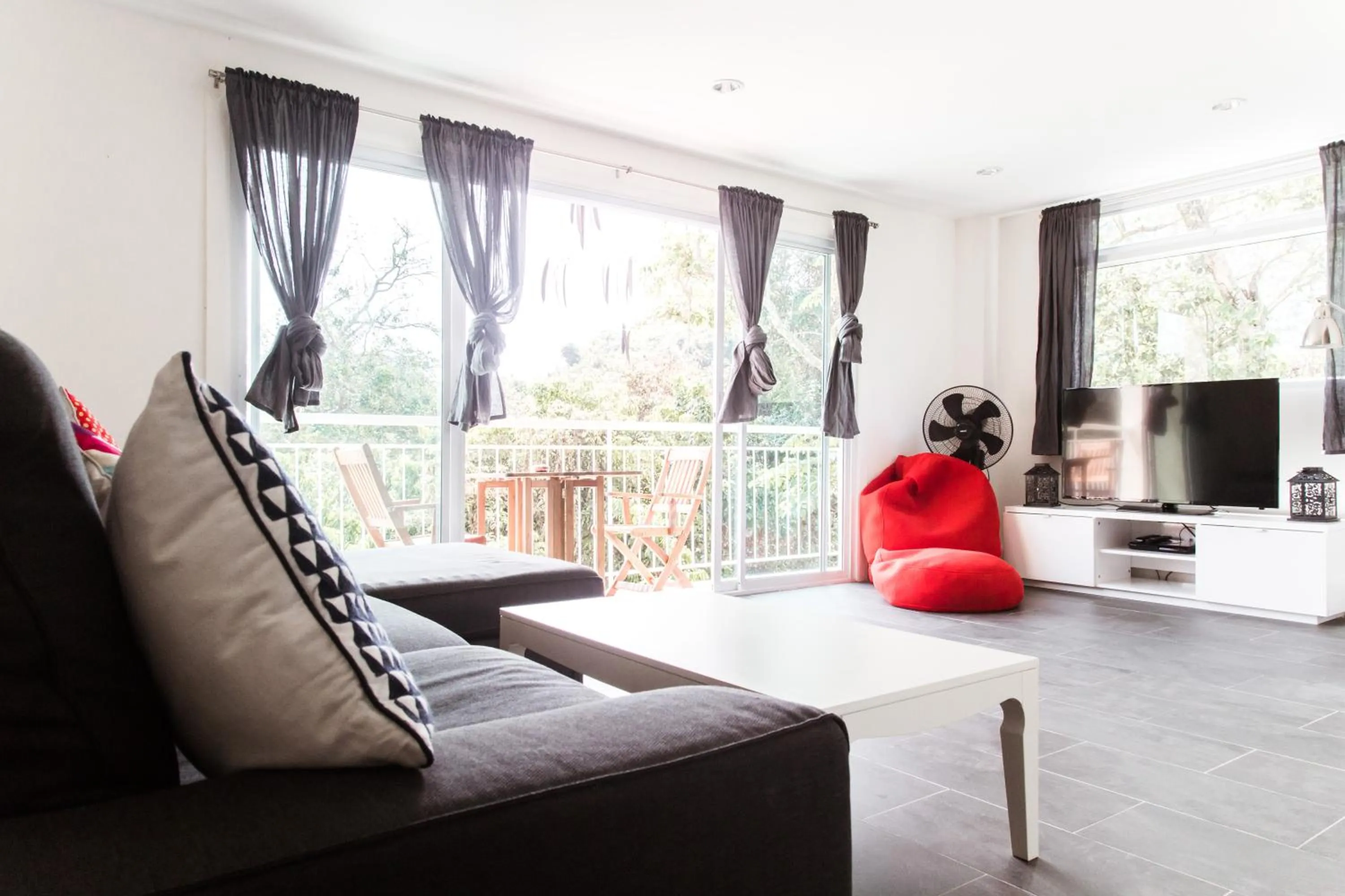 Two-Bedroom Apartment with Terrace in Pandora