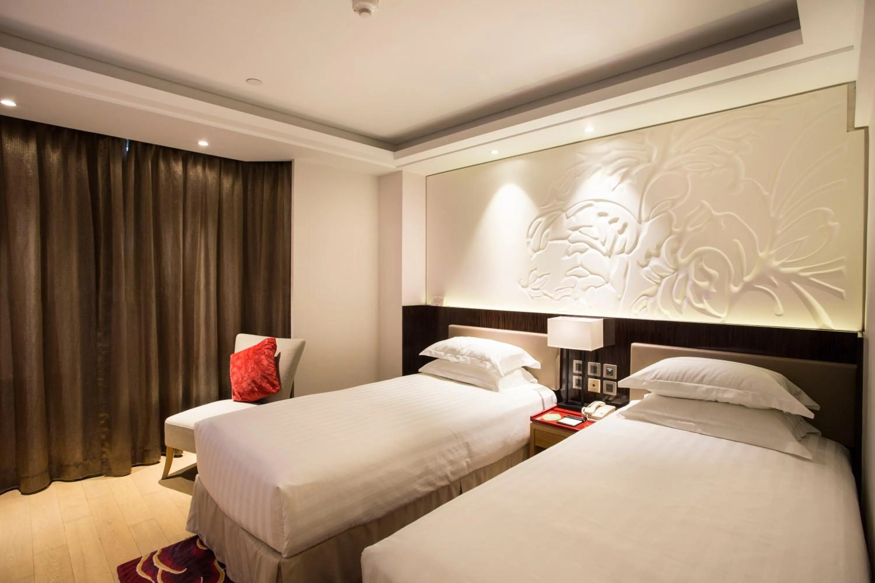 Wharney E-Plus with Twin Beds in Wharney Hotel