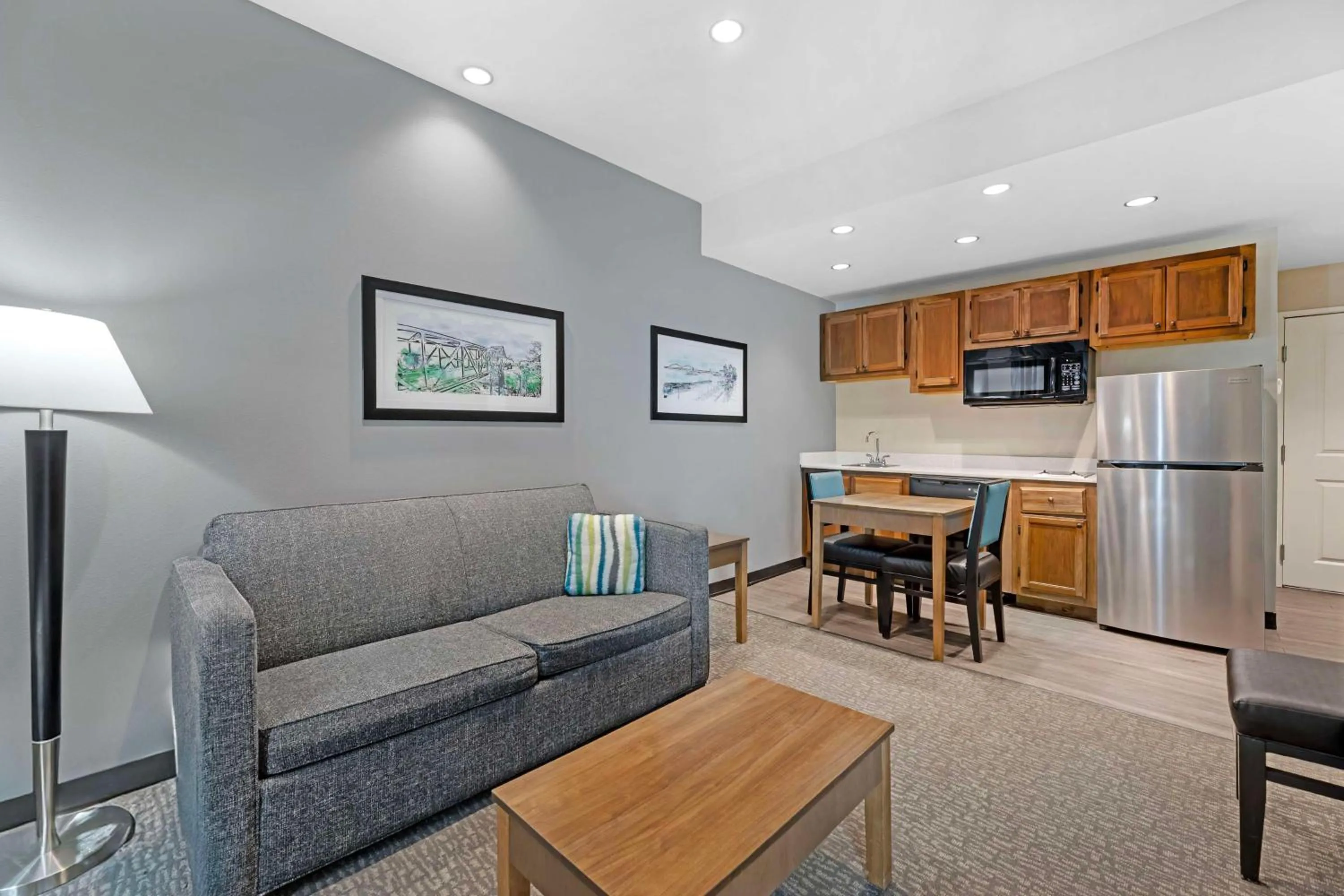 King Suite with Sofa Bed in Best Western Plus Executive Residency Marion