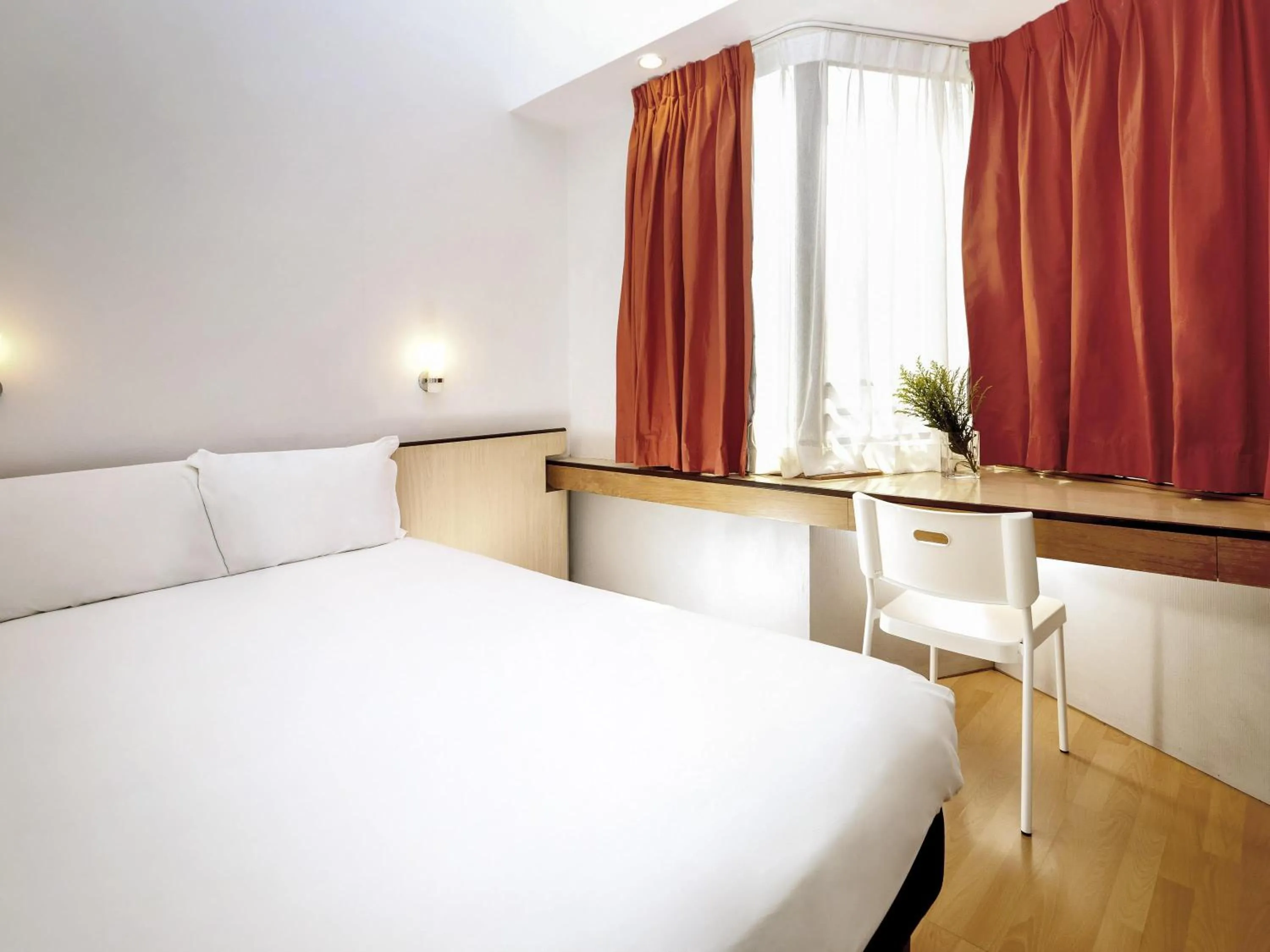 Standard Double Room in ibis Hong Kong North Point