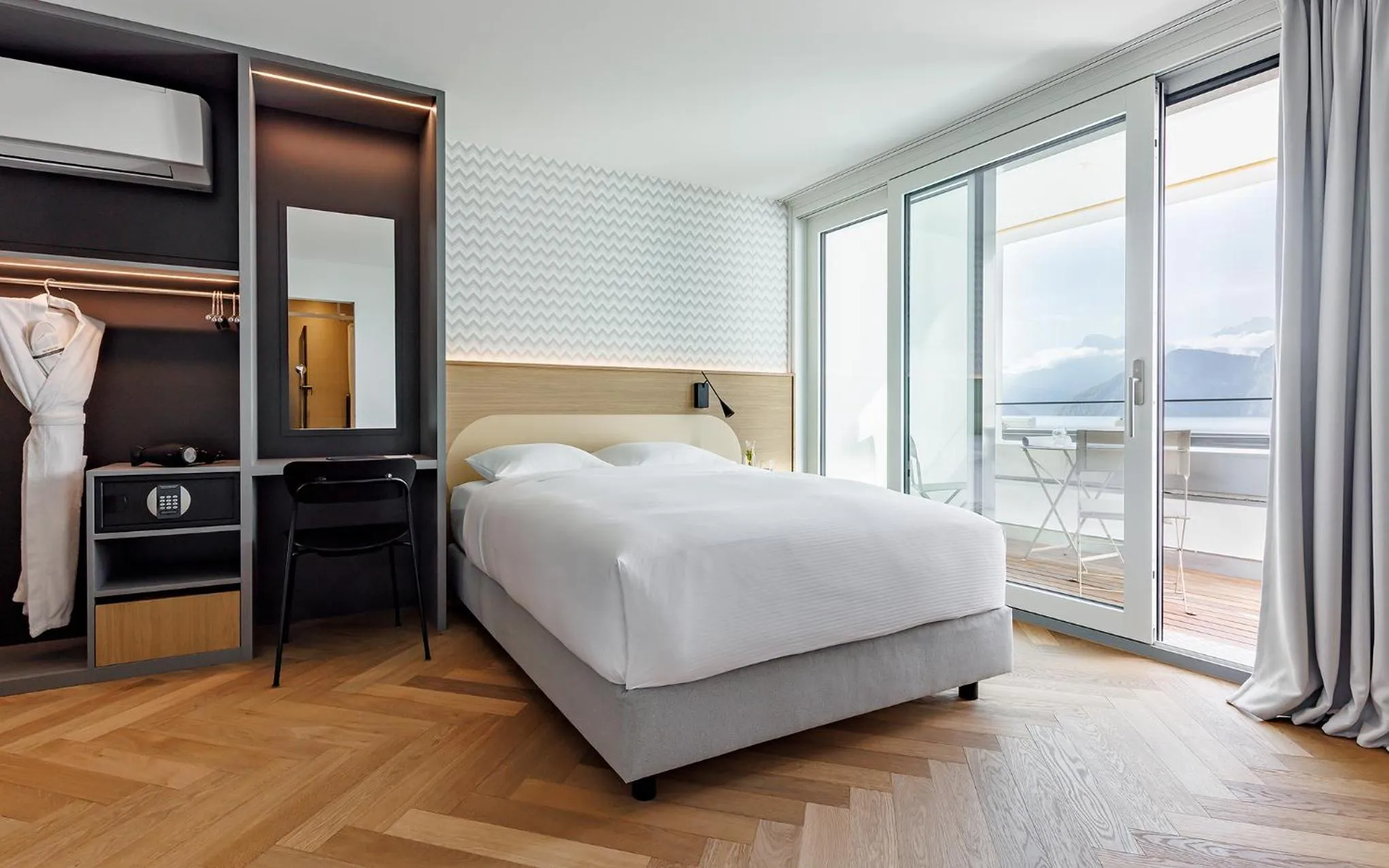 Superior Single Room with Lake View in Campus Hotel Hertenstein