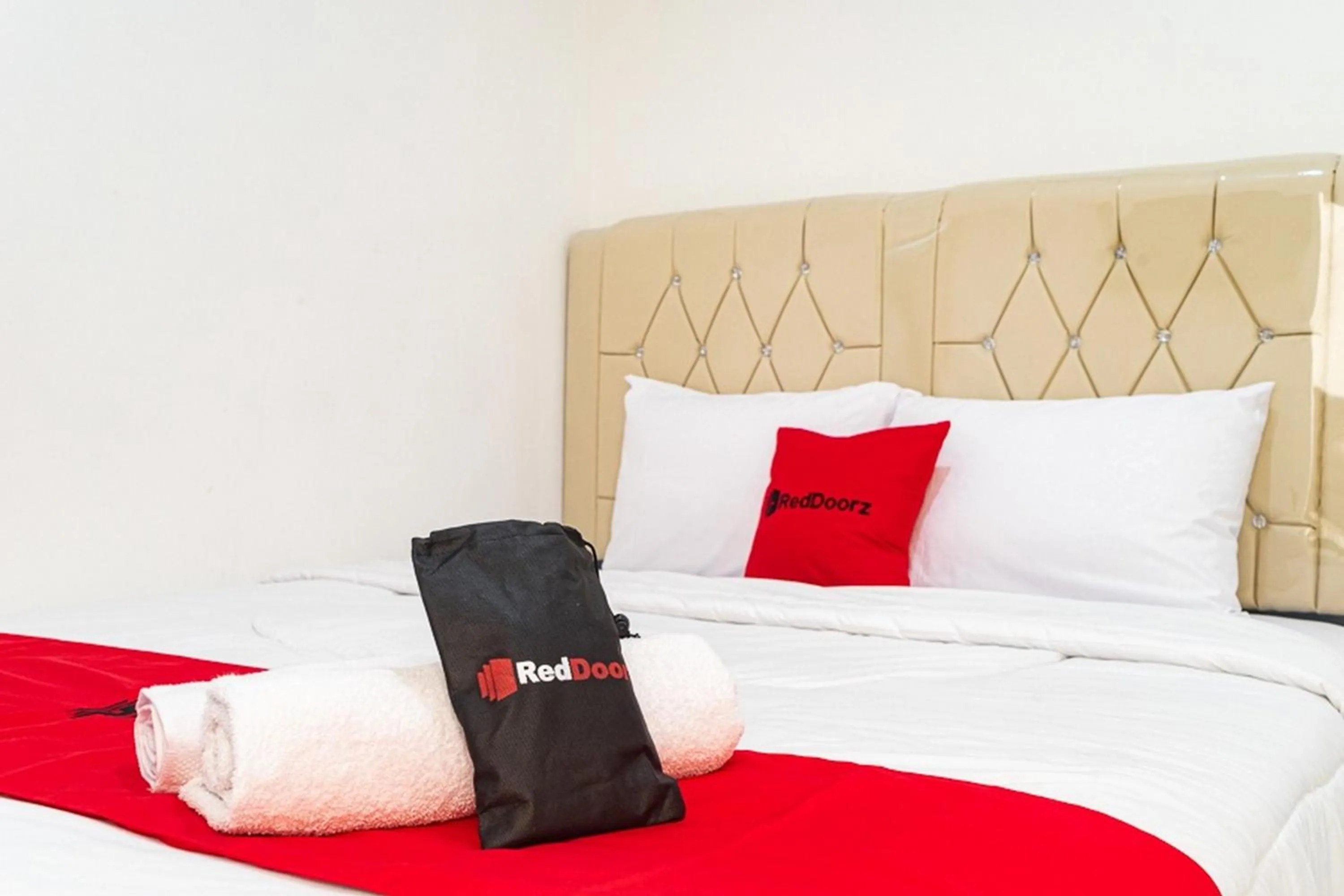 Double Room in RedDoorz near Tarumanagara University