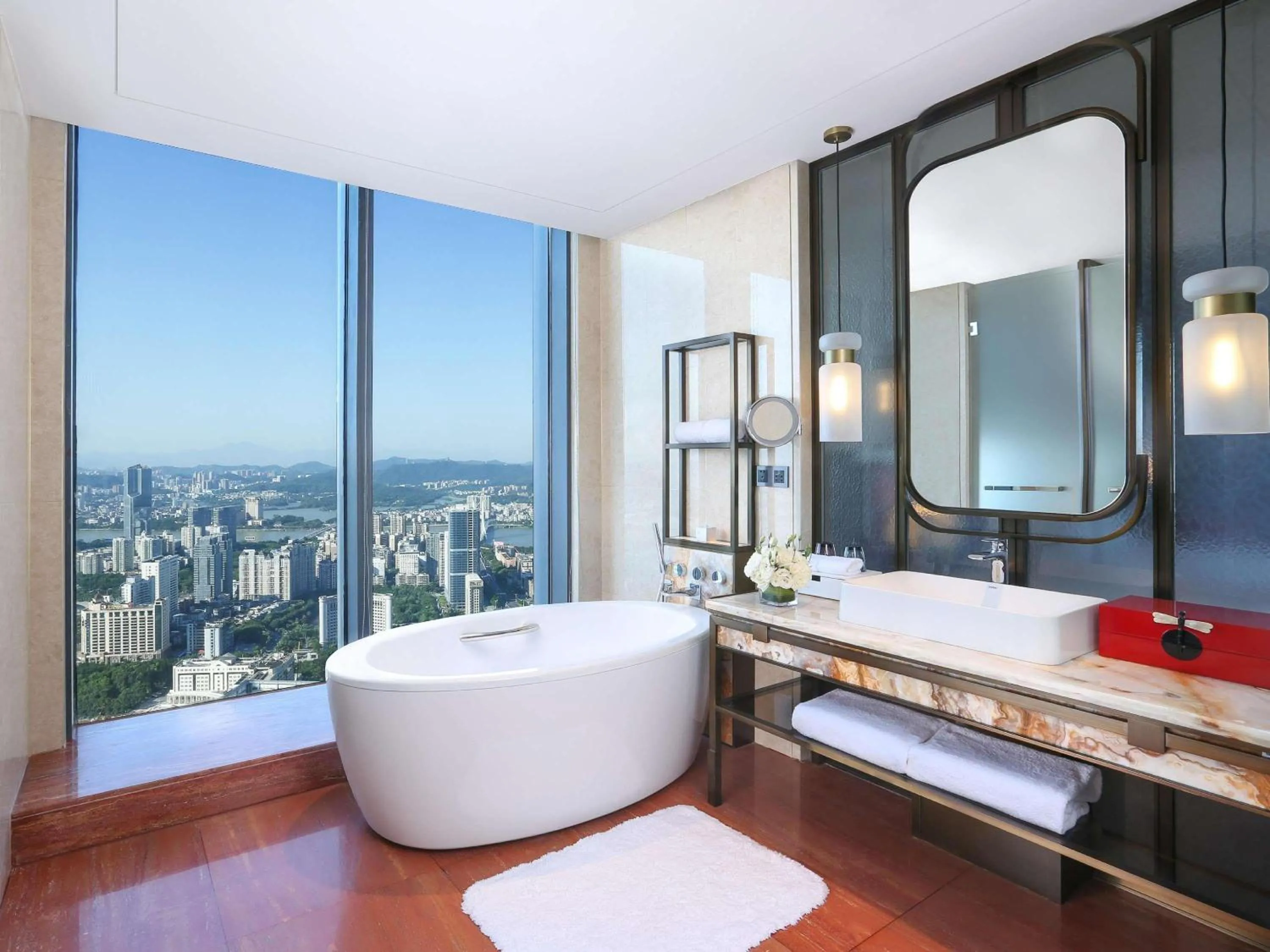 Superior King Room with River View in Pullman Huizhou Kaisa