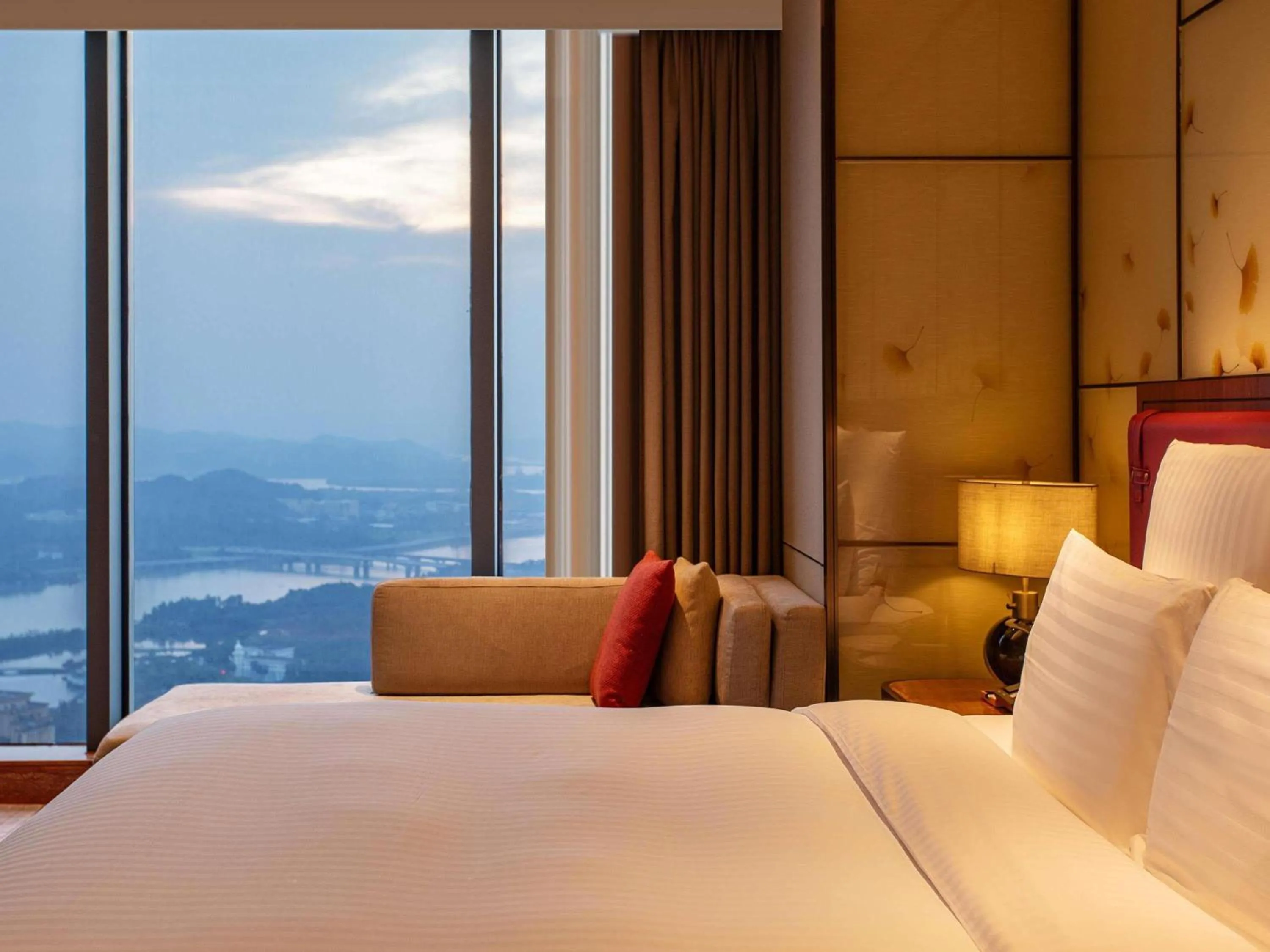 Deluxe King Room with City View - High Floor in Pullman Huizhou Kaisa
