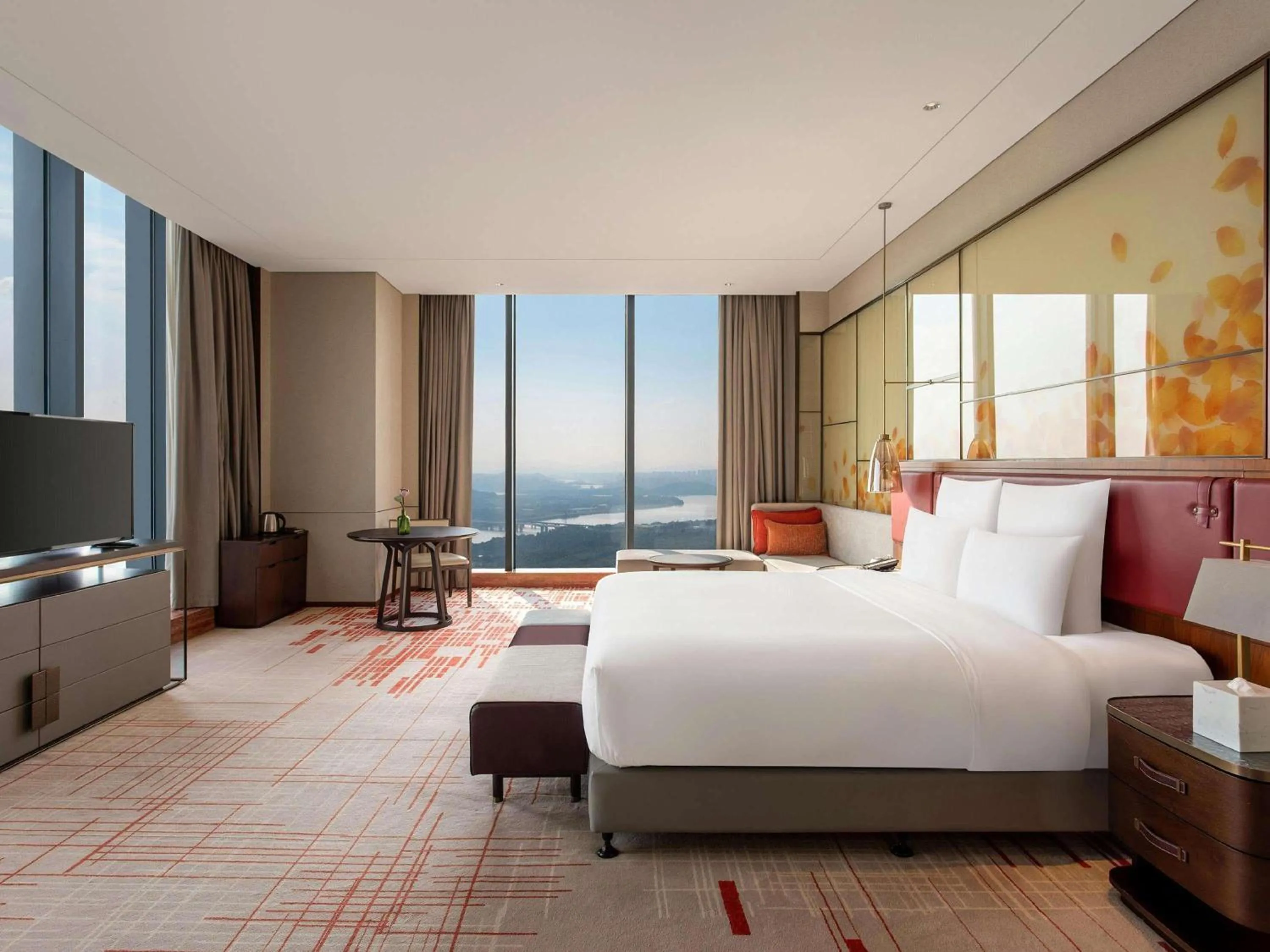 Deluxe King Executive Room with View in Pullman Huizhou Kaisa