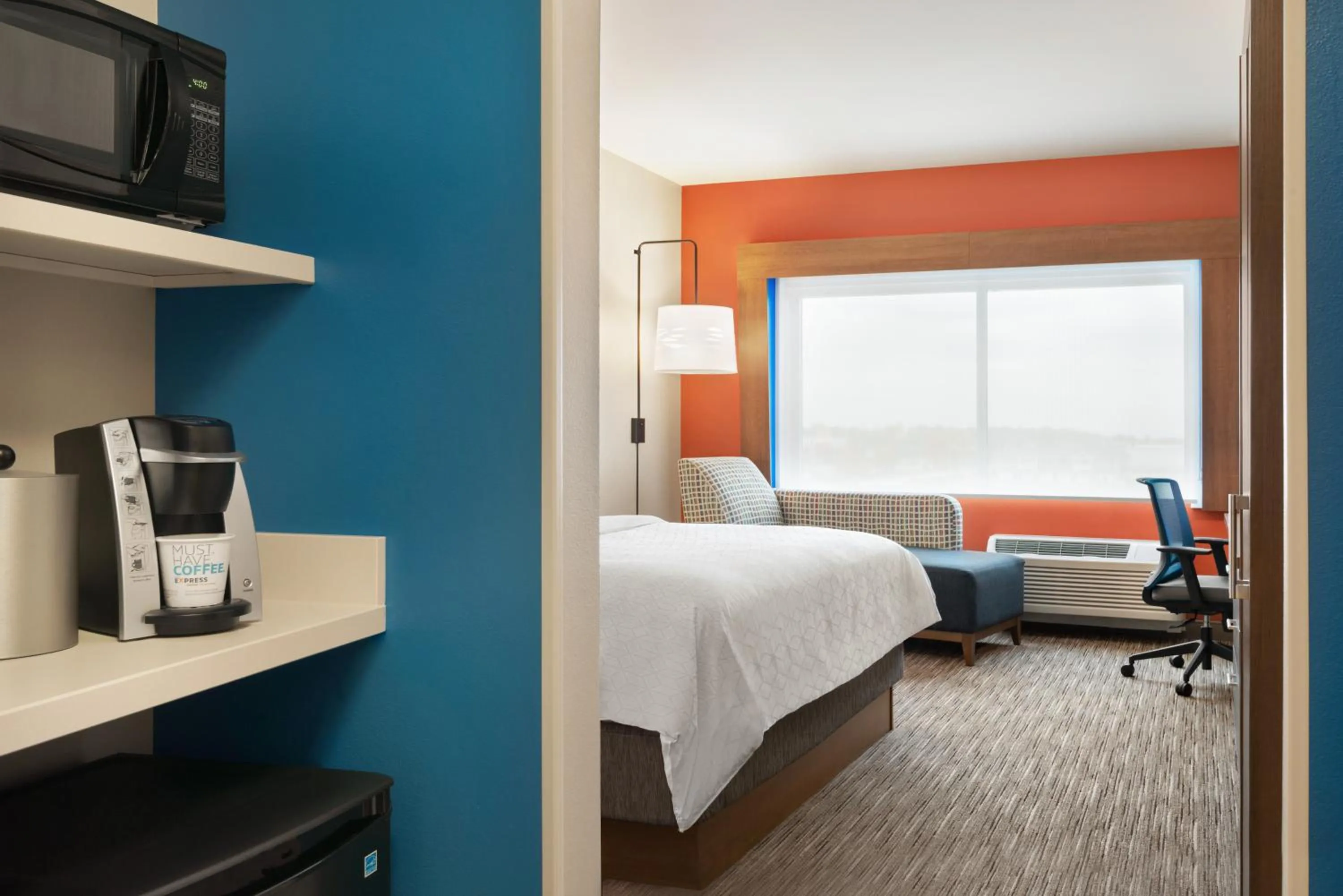 Suite with Mobility Accessible Tub - Non-Smoking in Holiday Inn Express & Suites - Beaver Dam by IHG