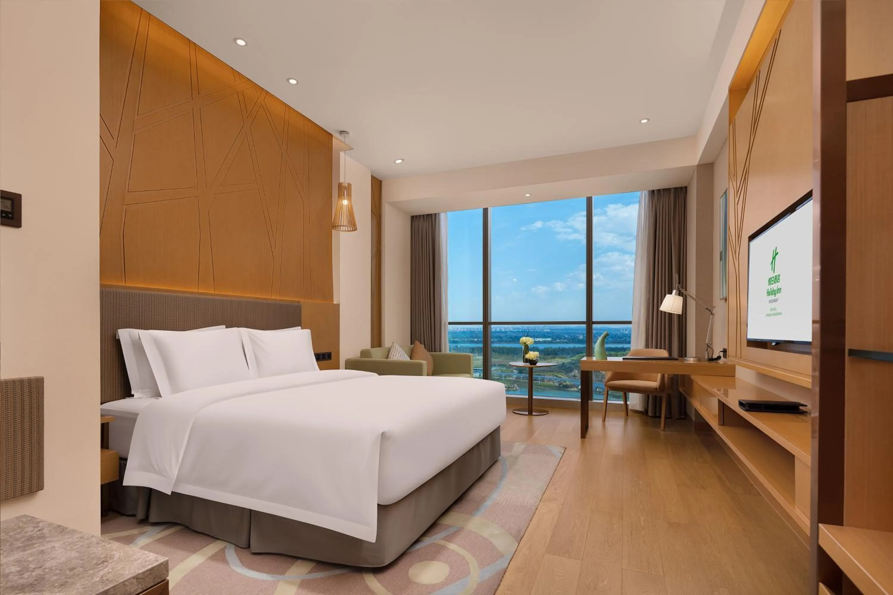 Standard King Room with Lake View in Holiday Inn Changsha Dawangshan by IHG