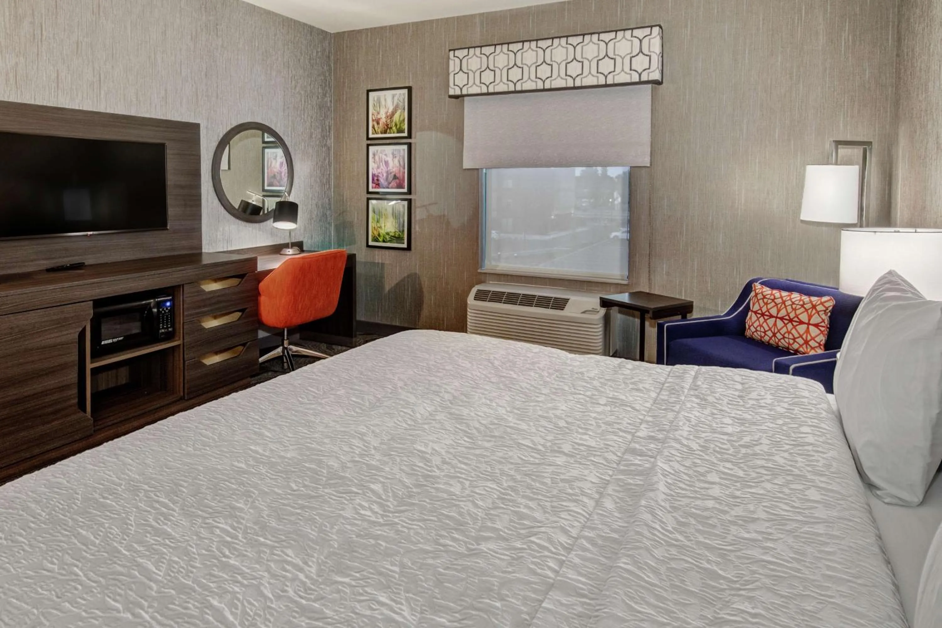 King Room in Hampton Inn Fresno Airport