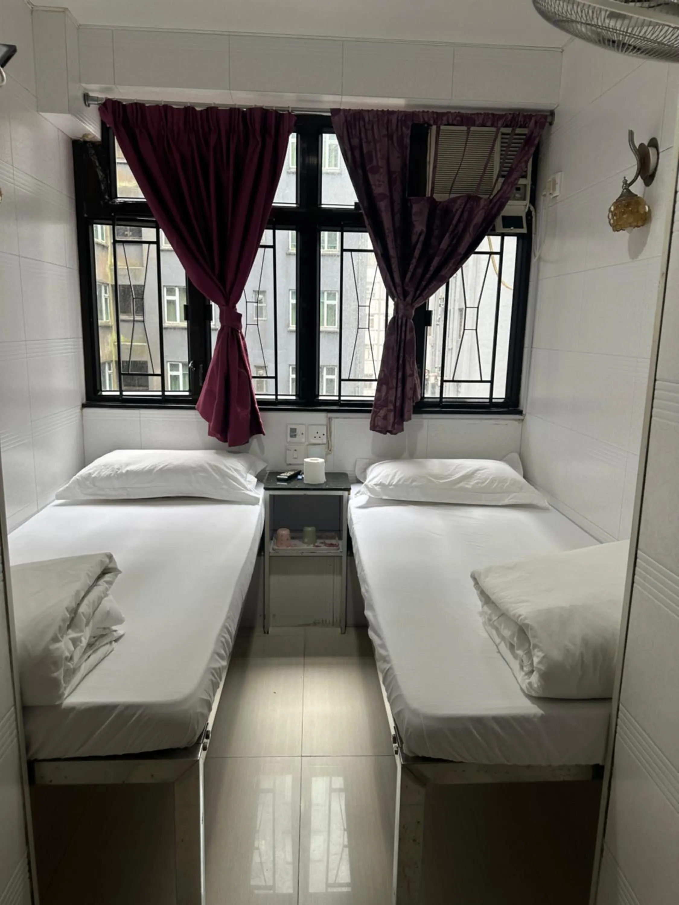 Twin Room in Pay-Less Guesthouse (7/F A9)
