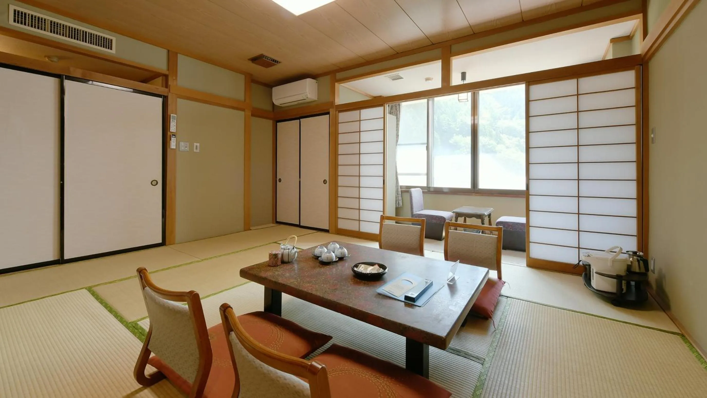 Large Japanese Room with Lake View Non-Smoking - single occupancy in Hotel Koryu