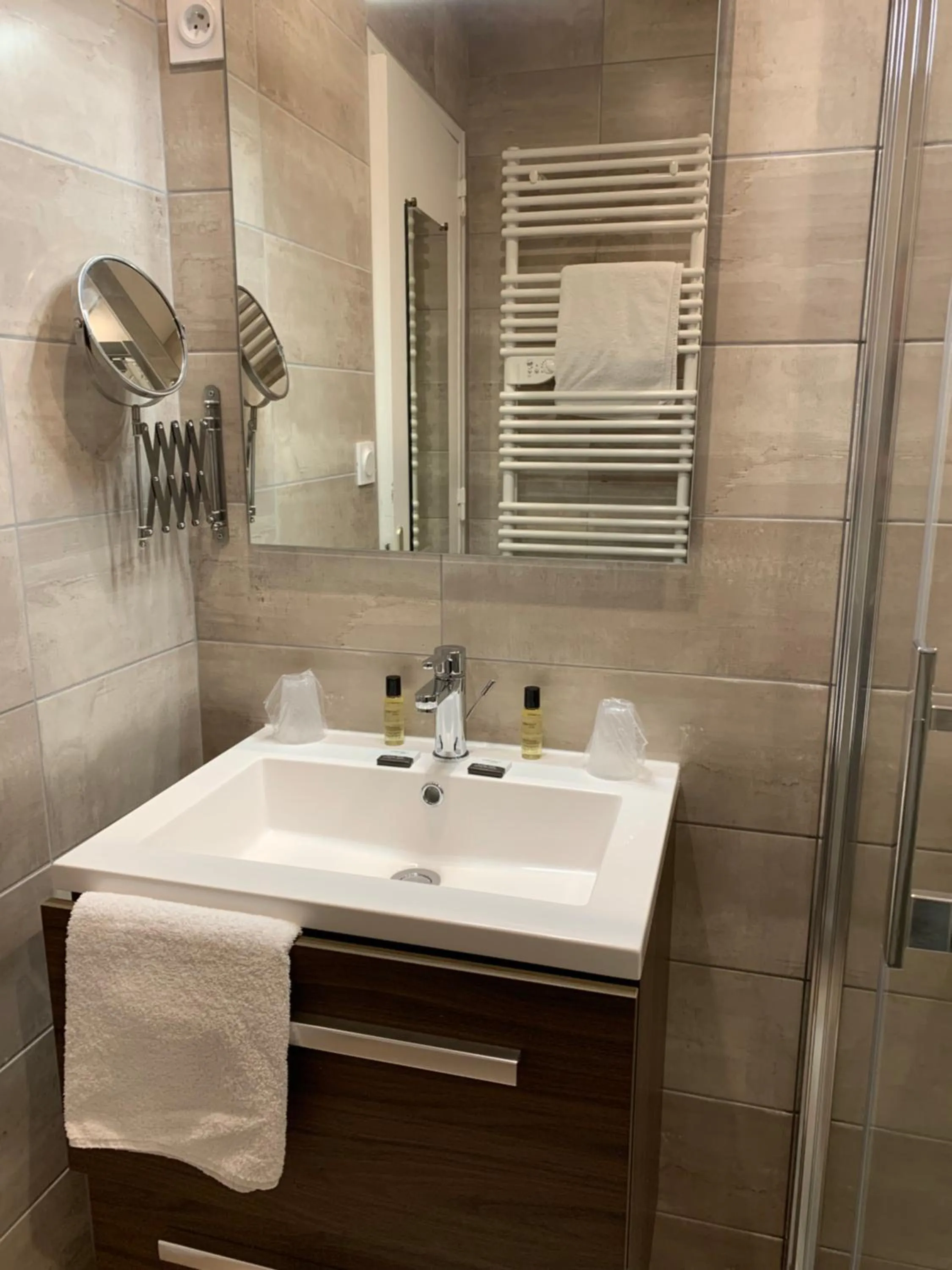 Standard Queen Room - Non-Smoking in La Bonbonniere - Sure Hotel Collection by Best Western