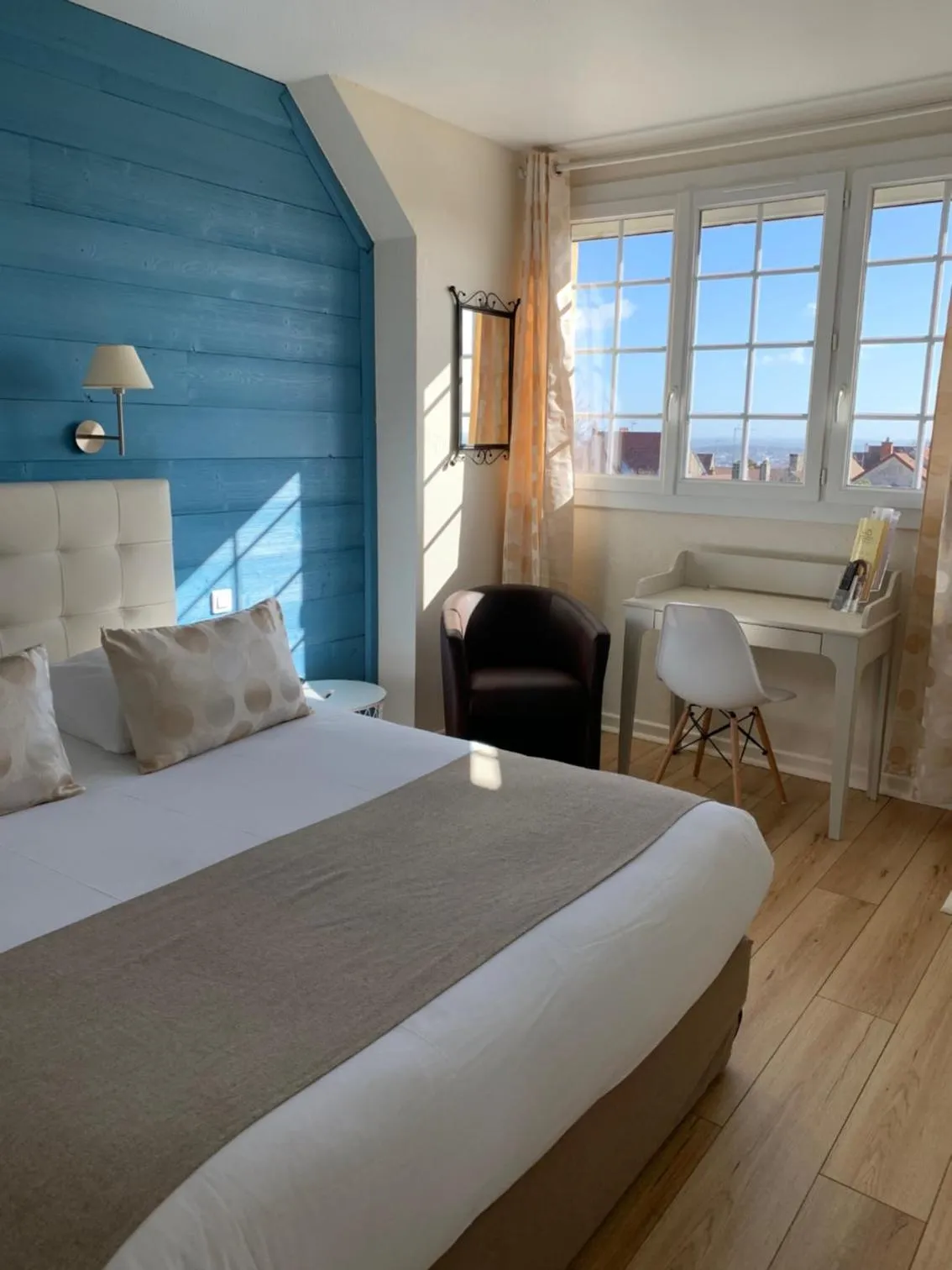 Superior Queen Room with Queen Bed - Non-Smoking in La Bonbonniere - Sure Hotel Collection by Best Western