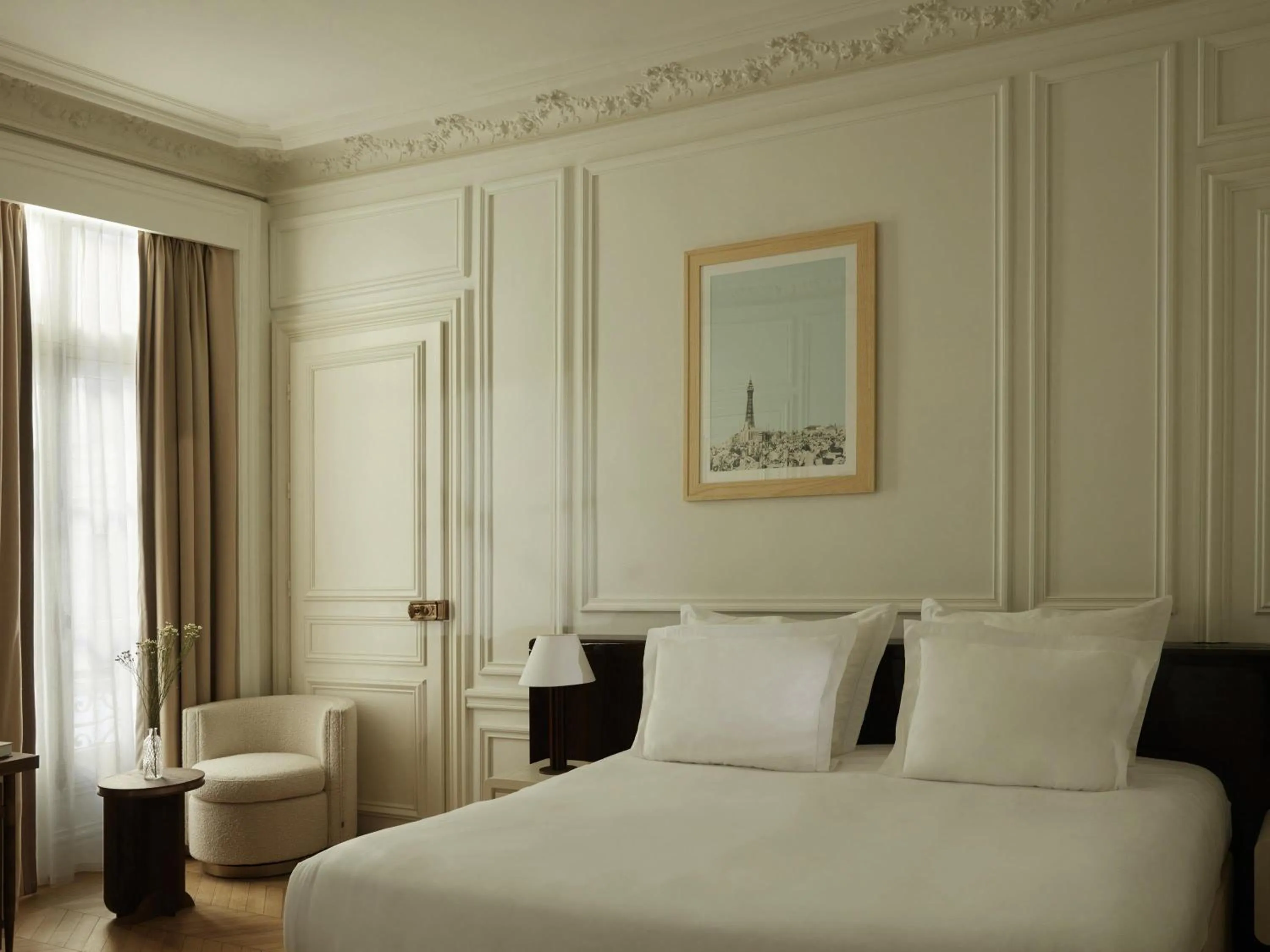 Prestige Room in Maison Delano Paris